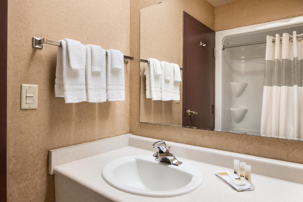Deluxe King Room - Non-Smoking