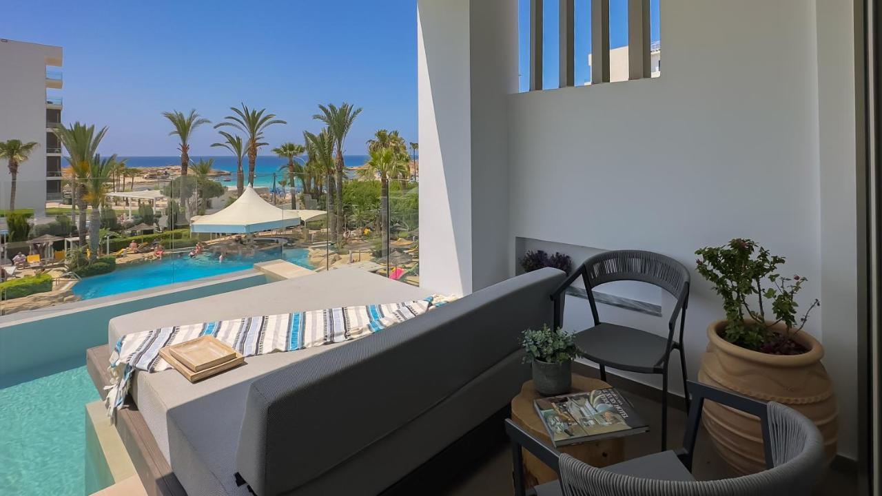 Seaview Signature Swim Up