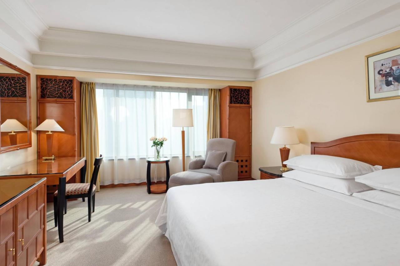 Premium King Room with City View