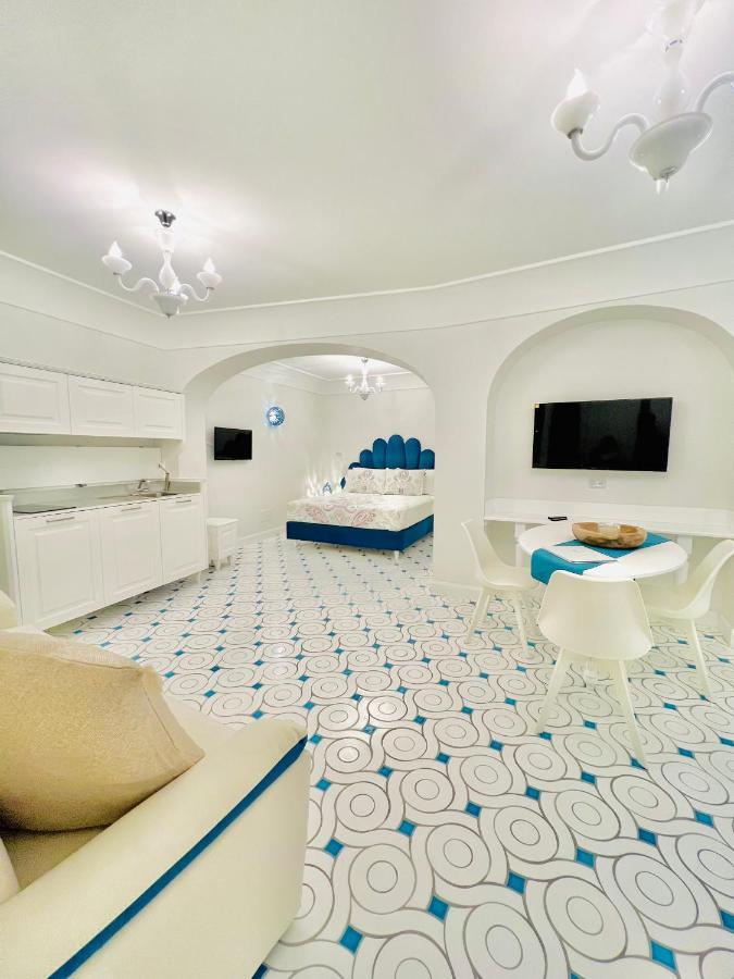 Deluxe Suite with Side Sea View