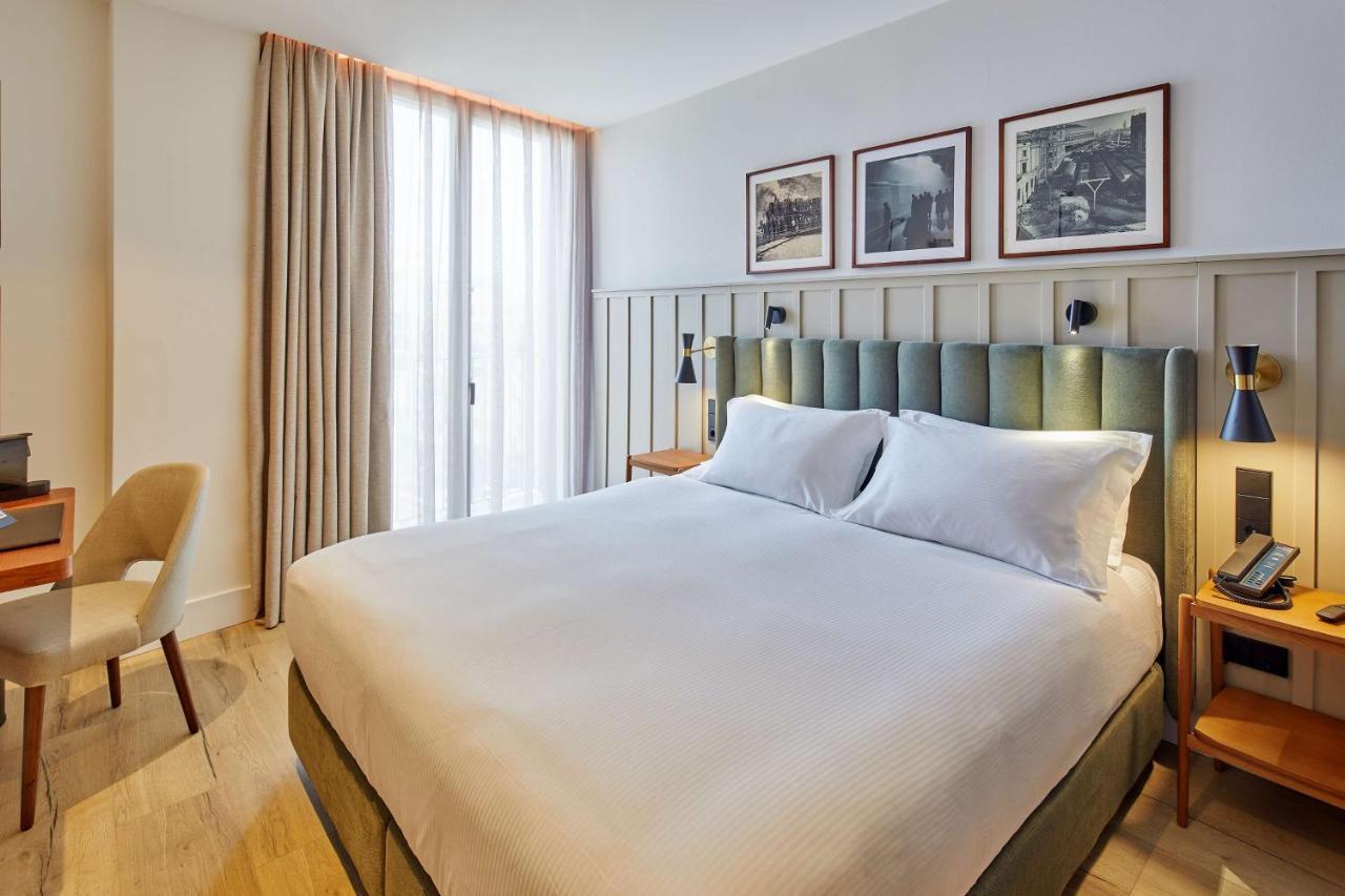 Habitación doble deluxe con cama grande y balcón