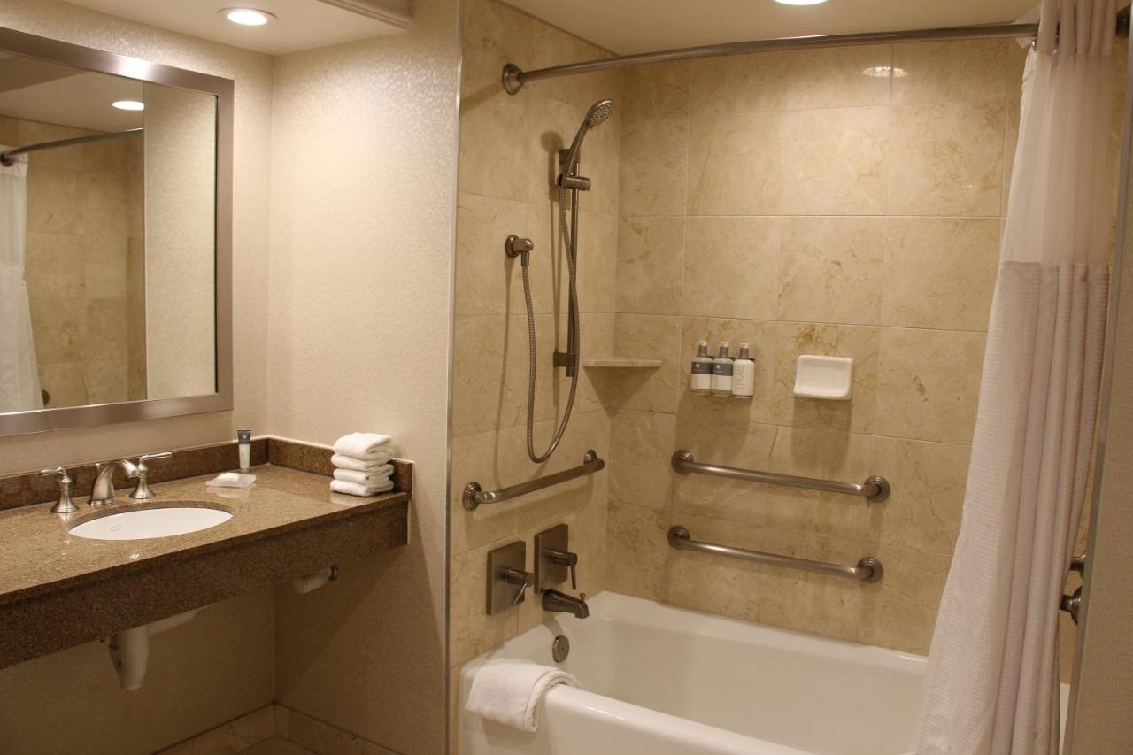 Chambre 2 Lits Queen-Size et Baignoire - Accessible aux Personnes à Mobilité Réduite