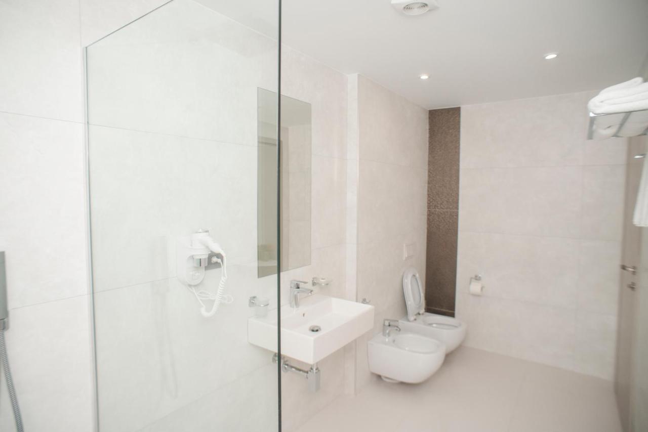 Habitación Doble Deluxe con balcón y vistas al mar