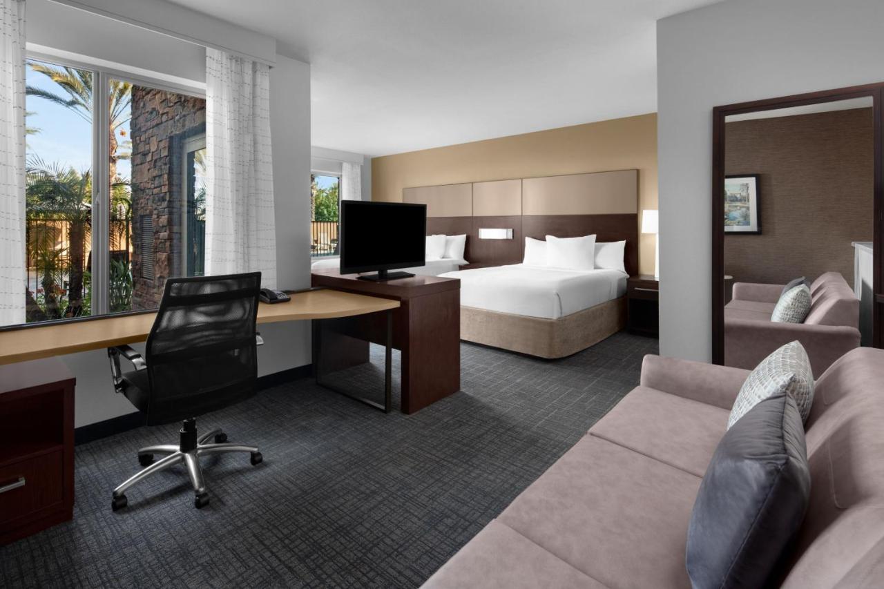 Queen Room Two Queen Beds Poolside Patio View Club Lounge Access