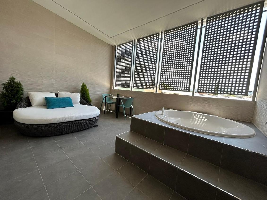 Suite Junior con terraza y bañera de hidromasaje
