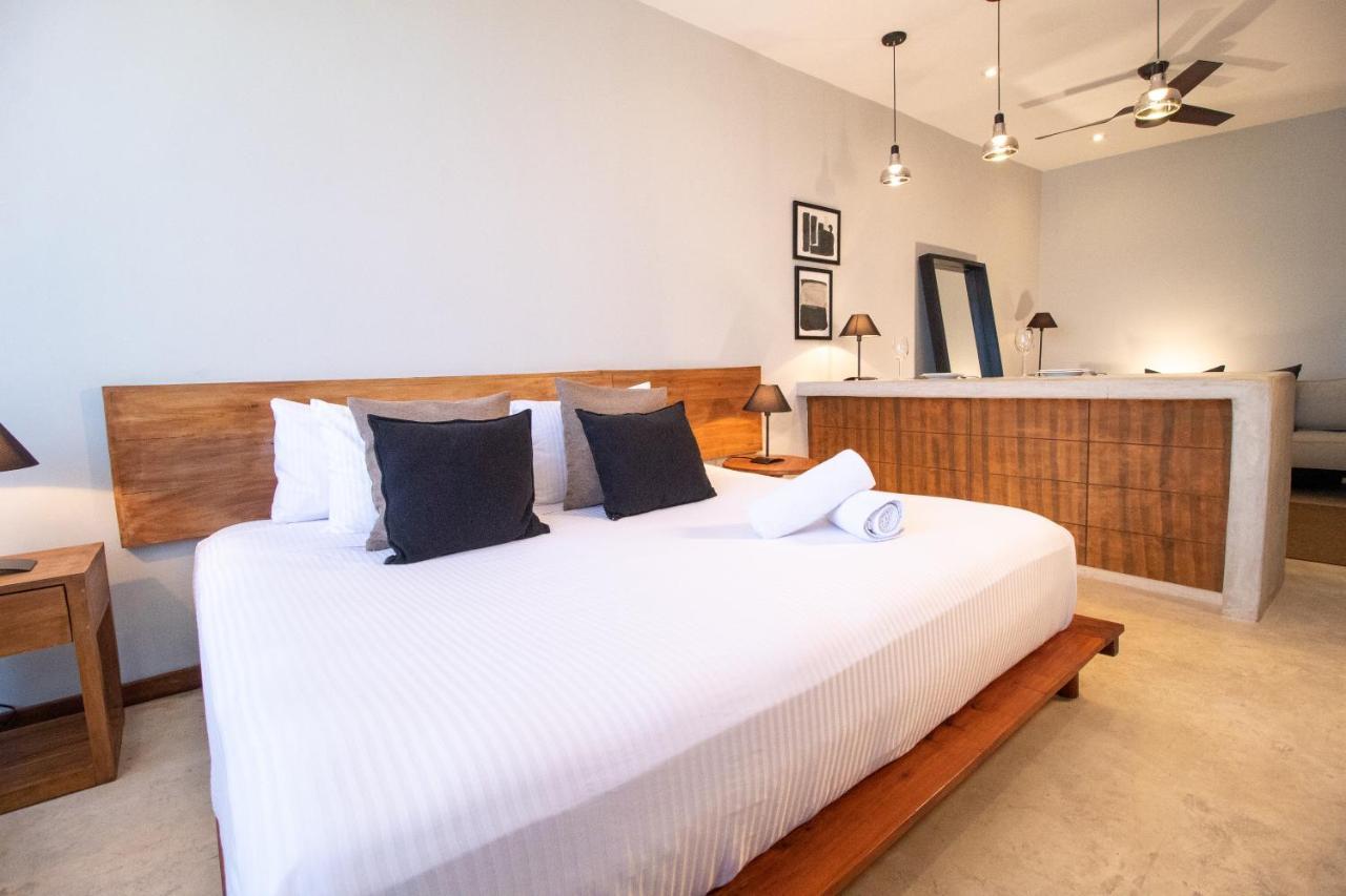 Habitación con cama extragrande.