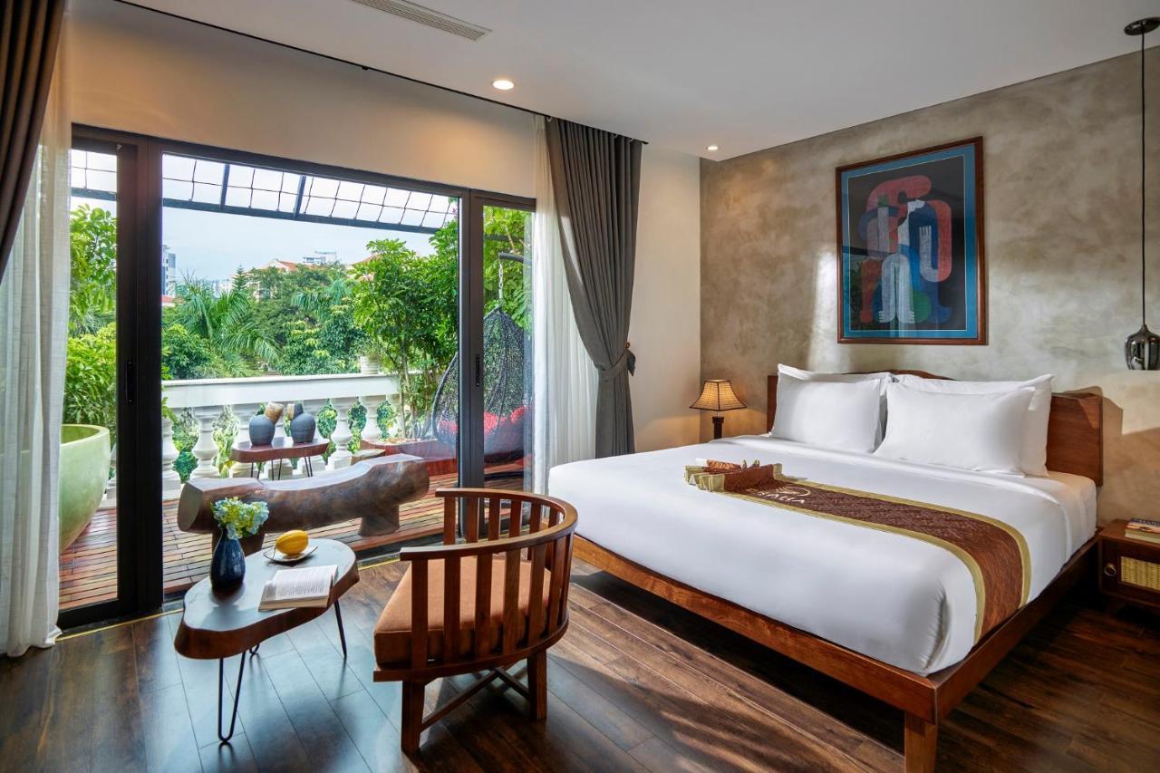 Junior Suite Studio with Bathtub, Balcony & Mountain View