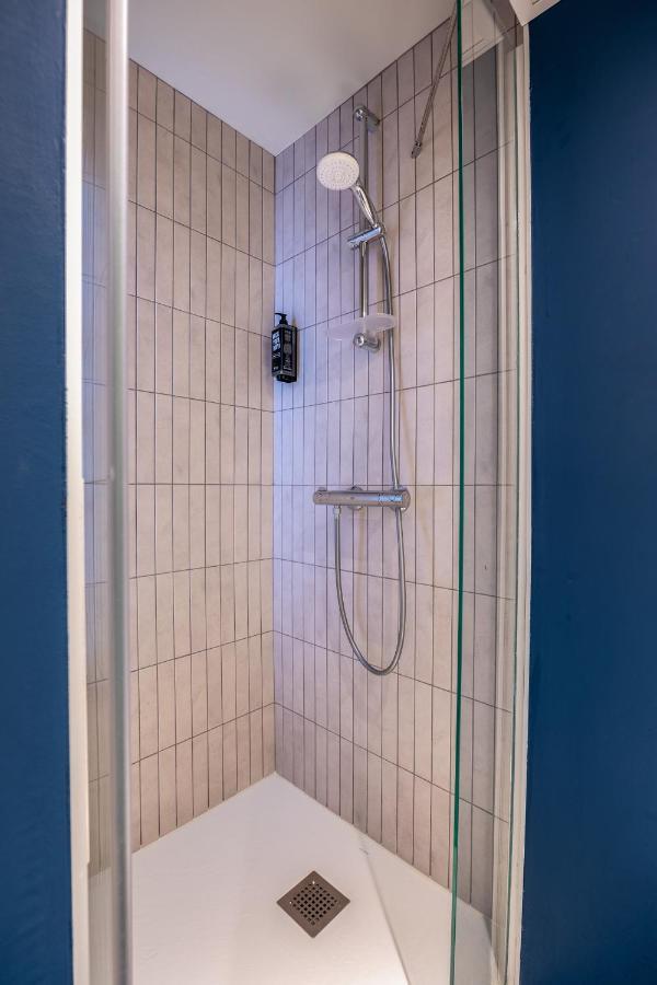 Kamer met 1 Tweepersoonsbed en Bank