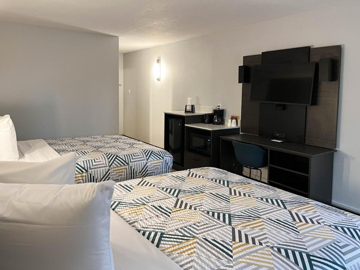 Queen Room with Two Queen Beds - Non-Smoking