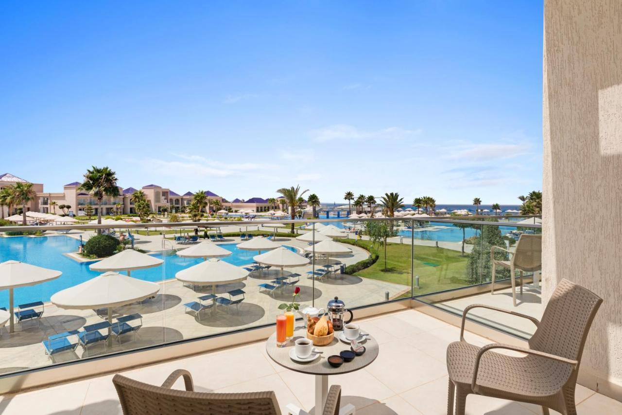 Deluxe Pool OR Side Sea