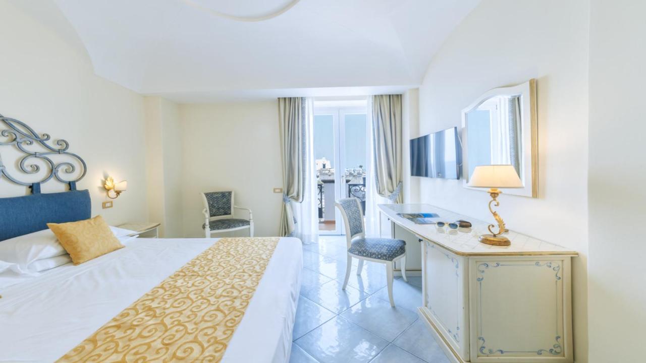 Superior Double Room with Sea View and Balcony