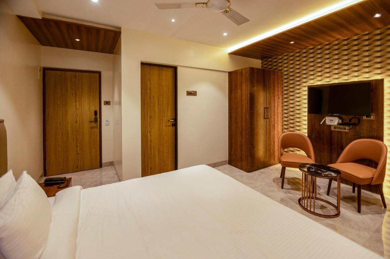 Twin Room,1430979373:JPEG