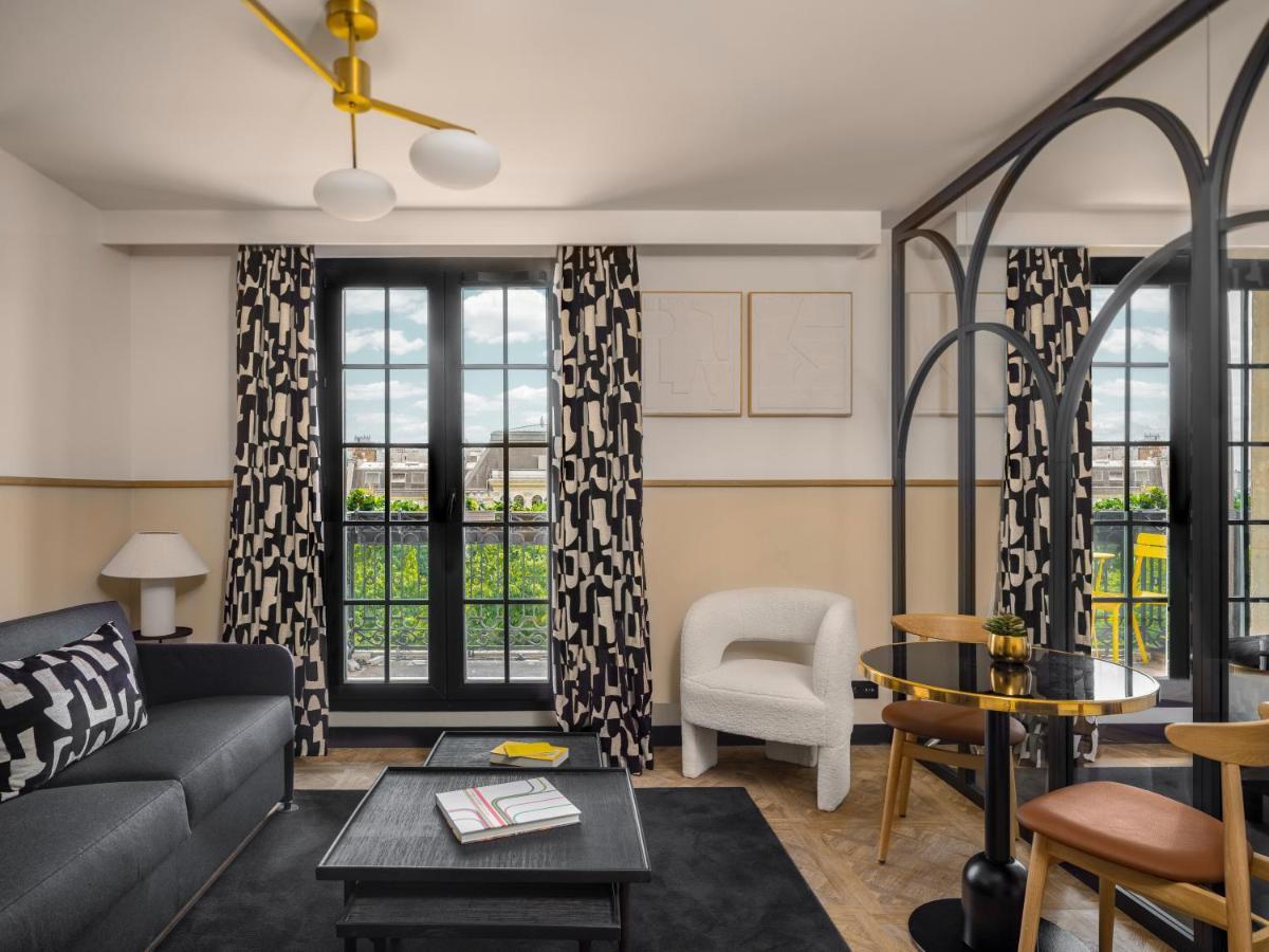 Junior Suite Balcony Paris View
