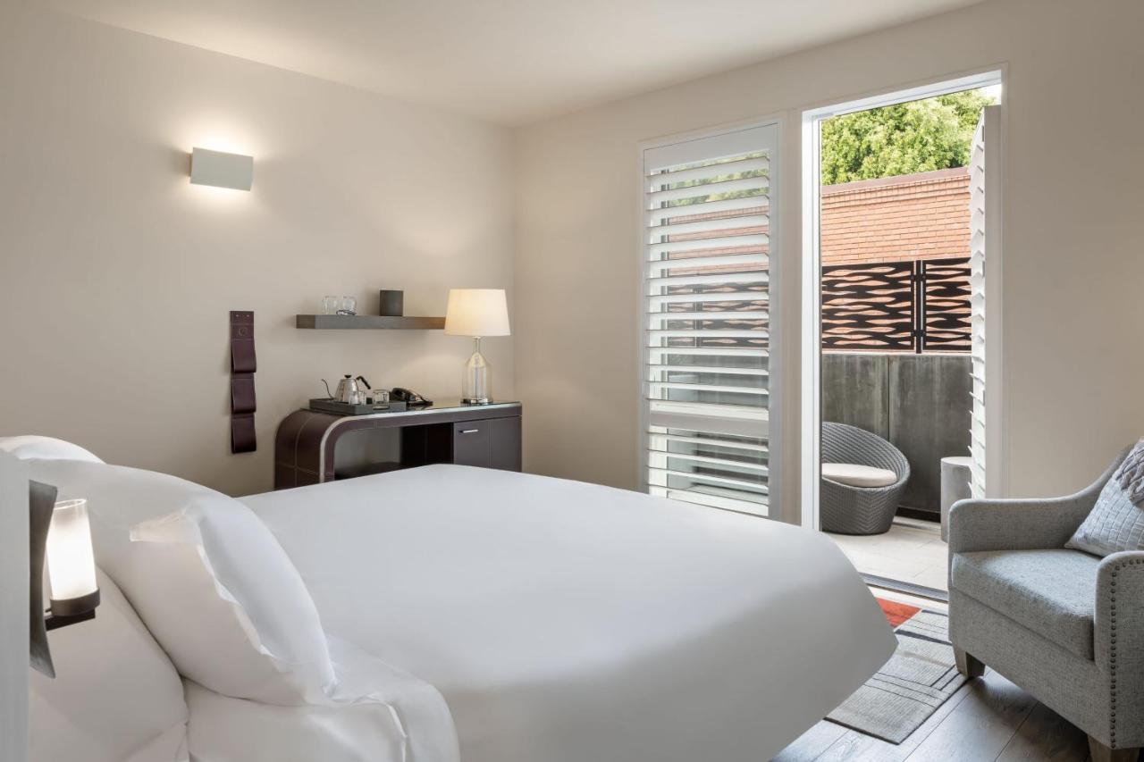 King Room with City View/Balcony/Roll-In Shower - Mobility/Hearing Accessible