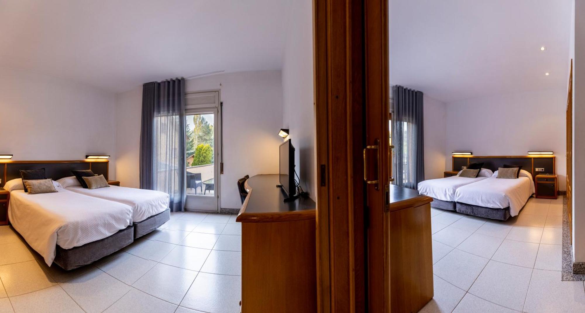 Two Connecting Double Rooms,1431763720:JPEG
