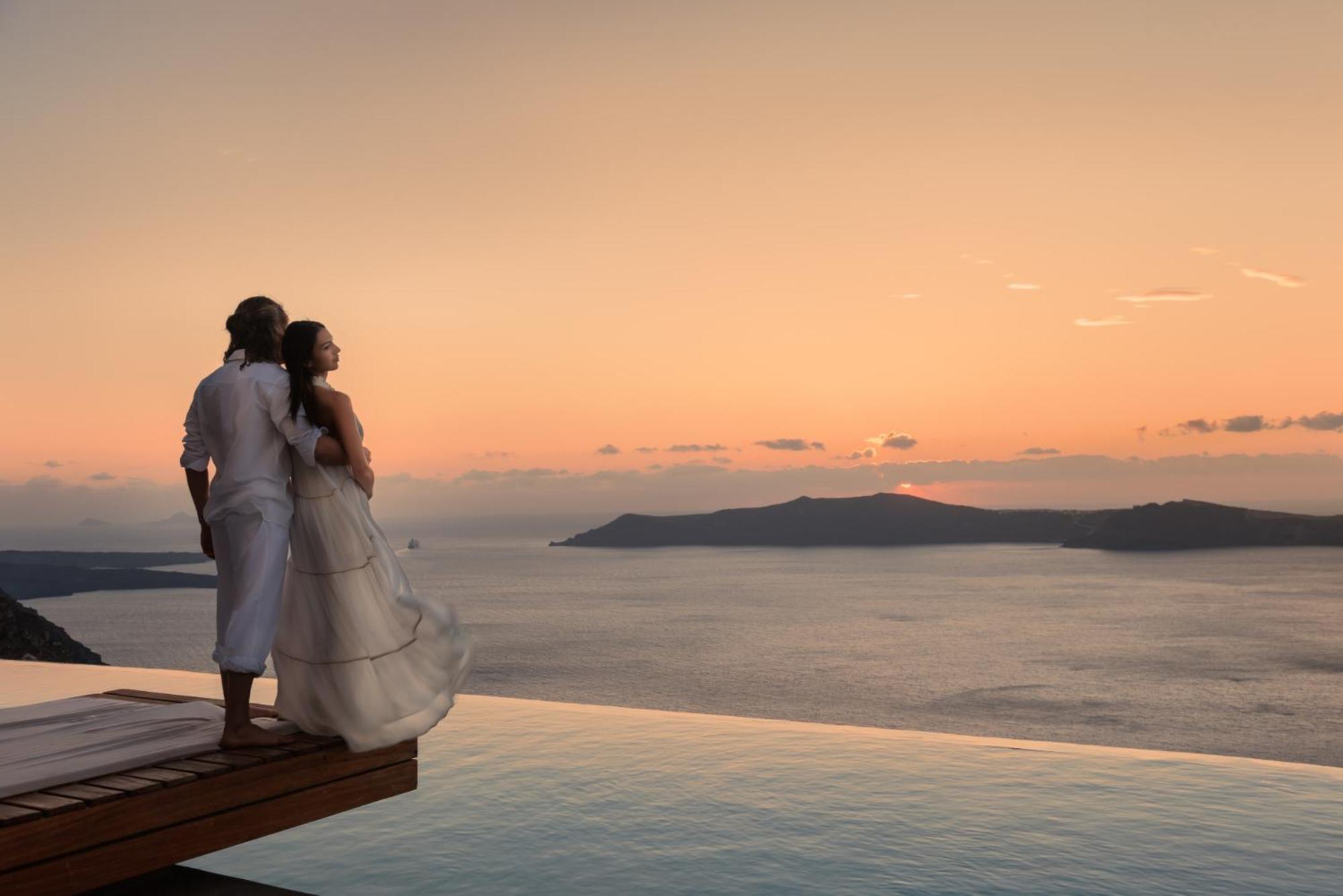 Infinity Pool Suite Caldera View