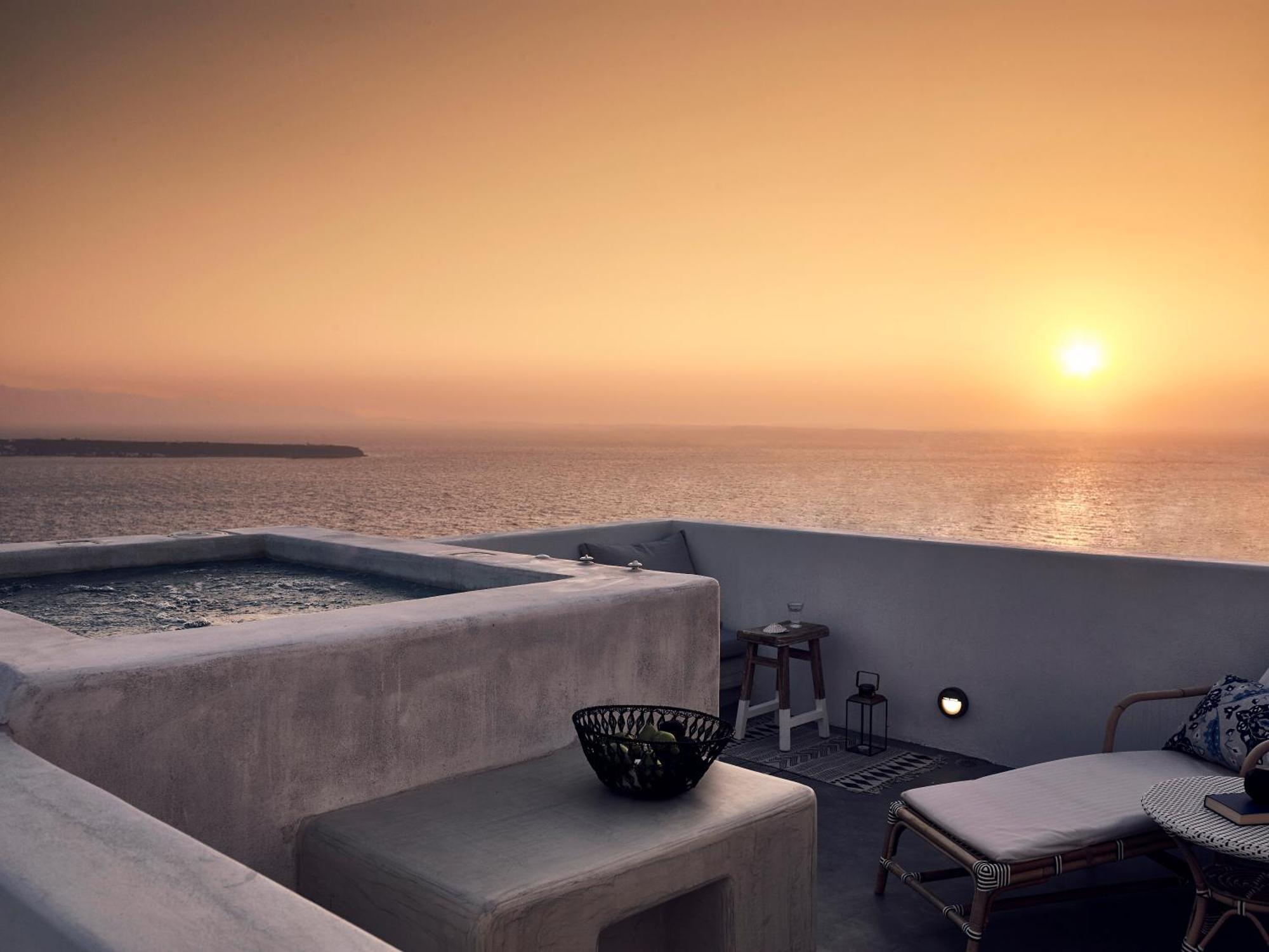 Sunset & Sea View Suite with Jacuzzi