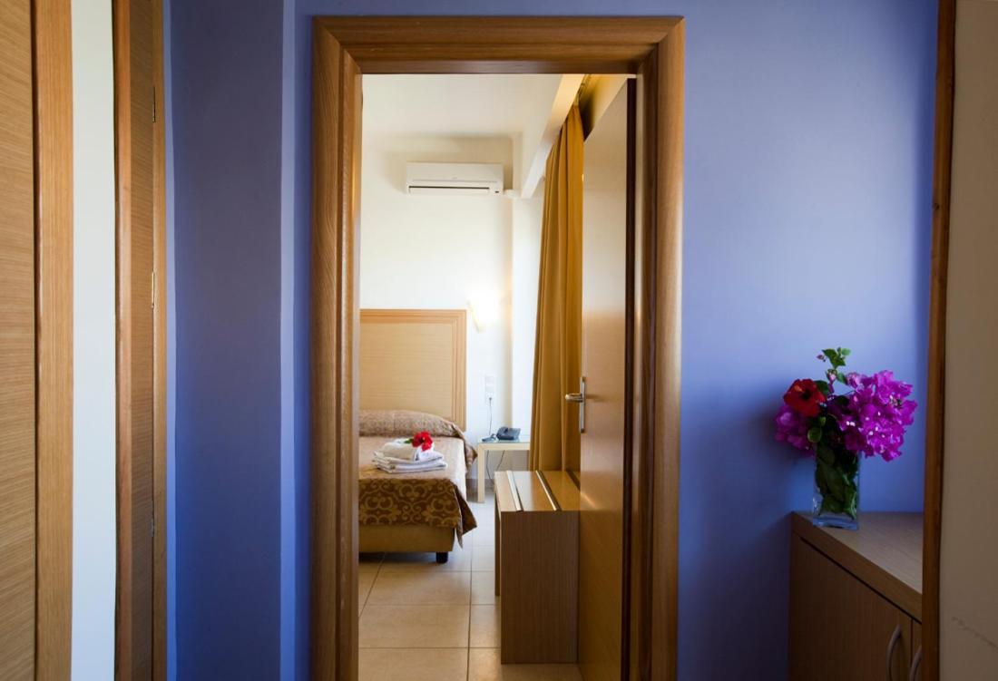 Double or Twin Room Side Sea View
