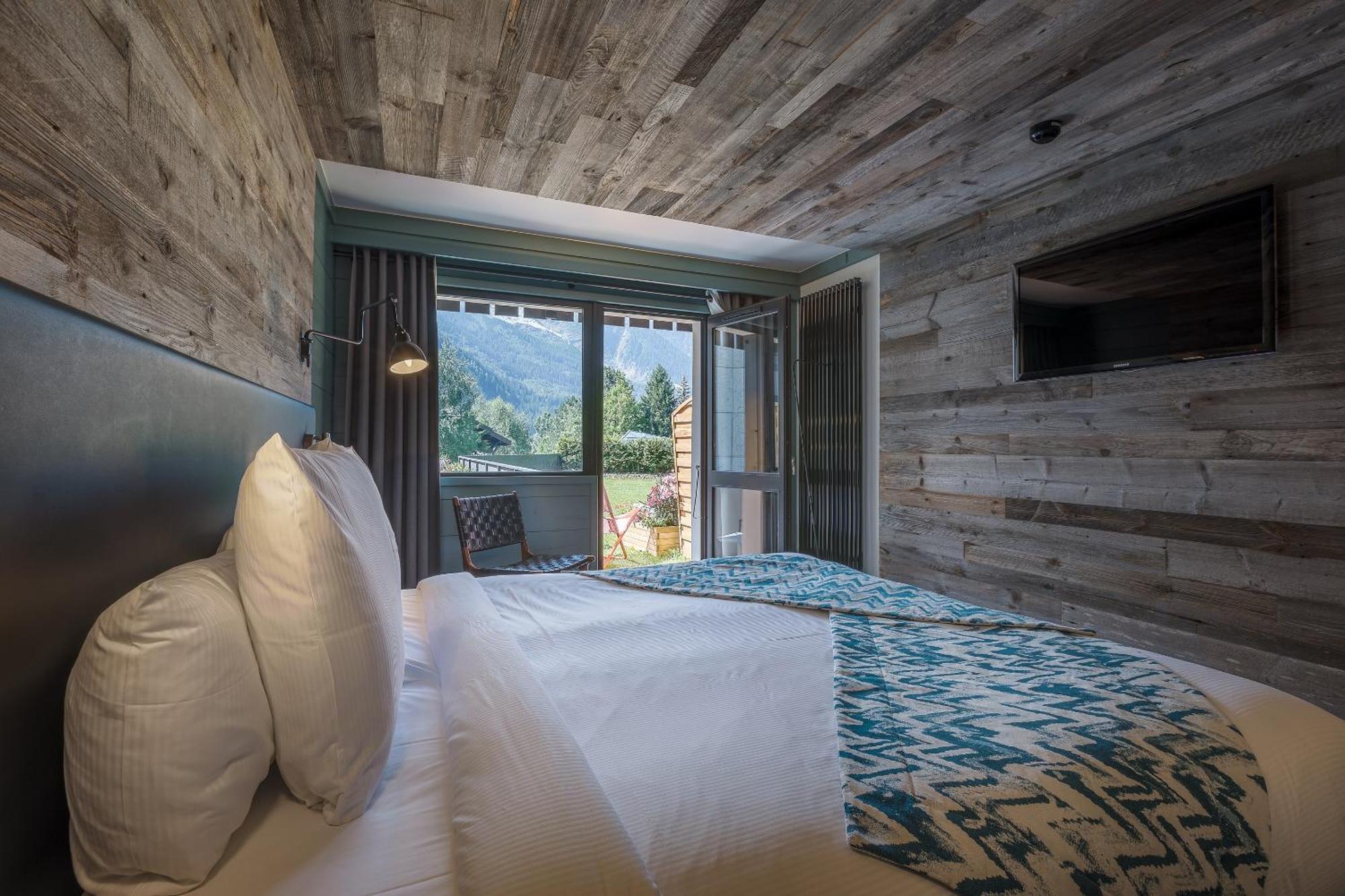 2 side-by-side not connected Double or Twin Rooms