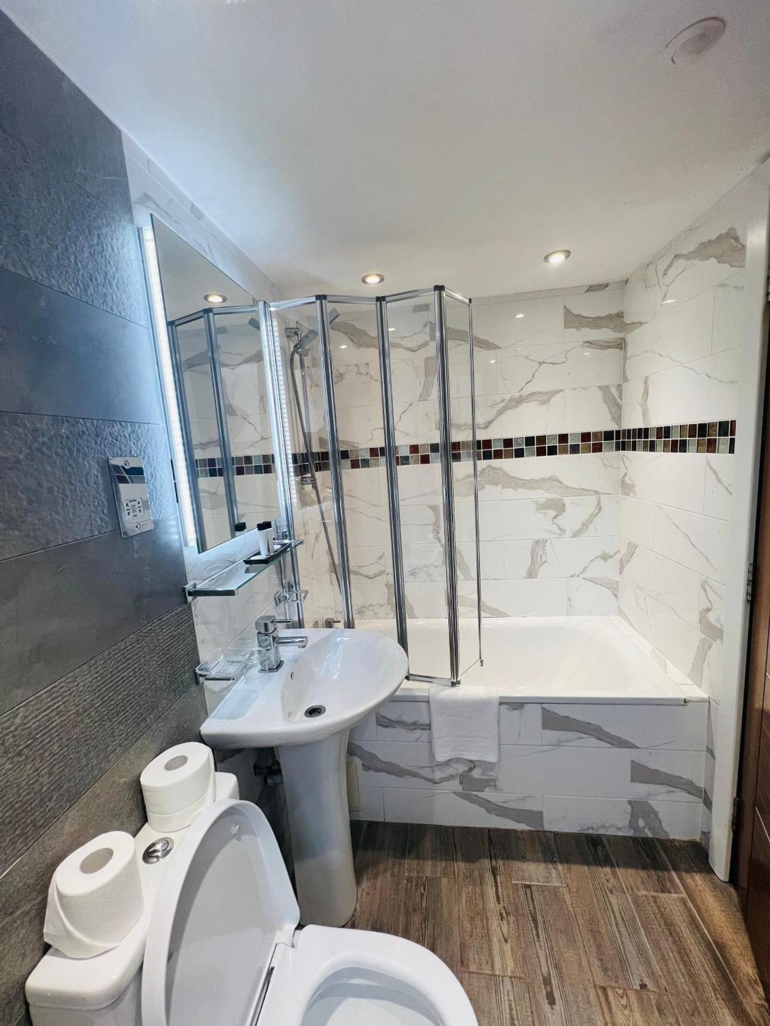 Double Room Private Bathroom