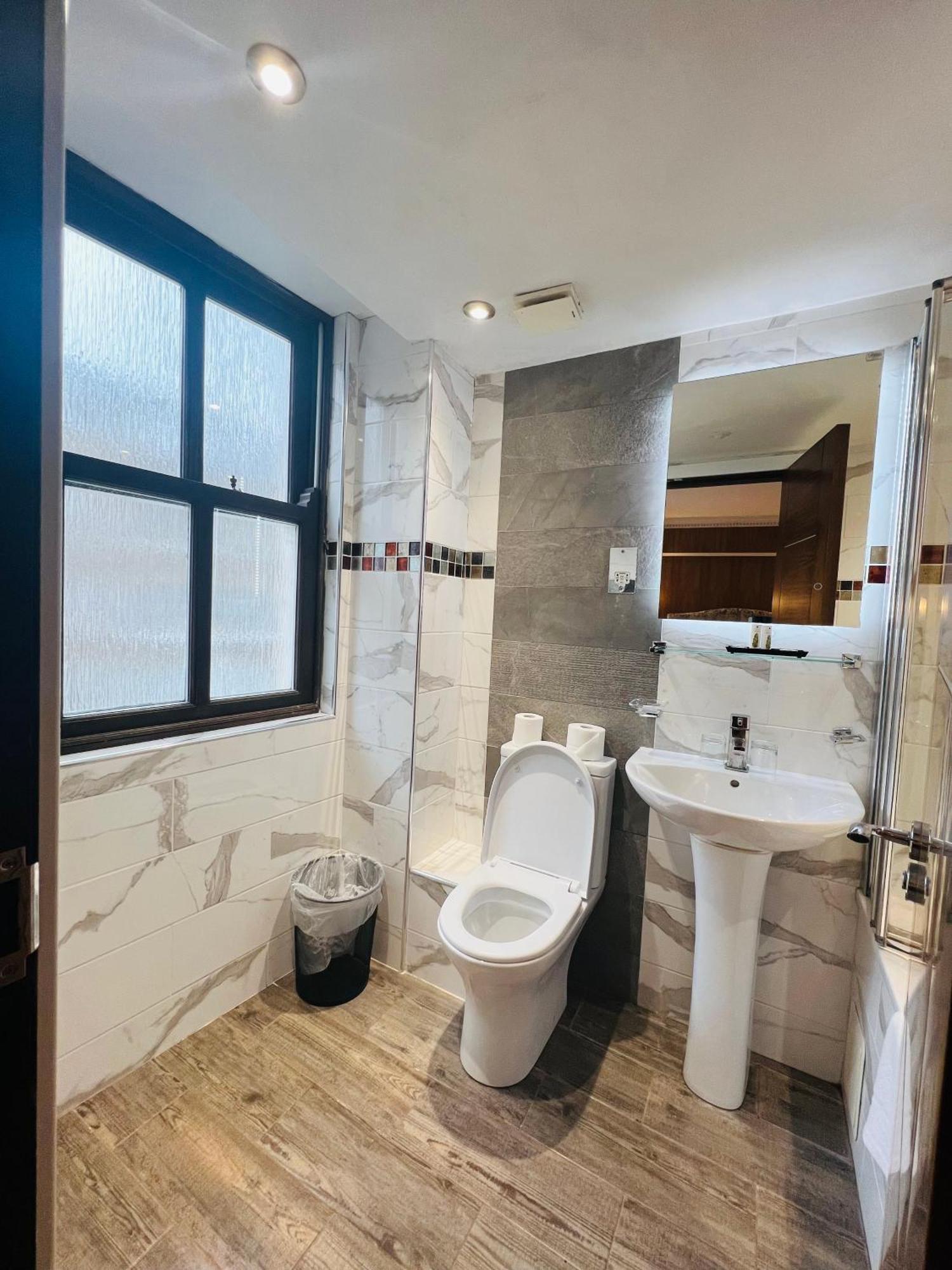 Double Room Private Bathroom