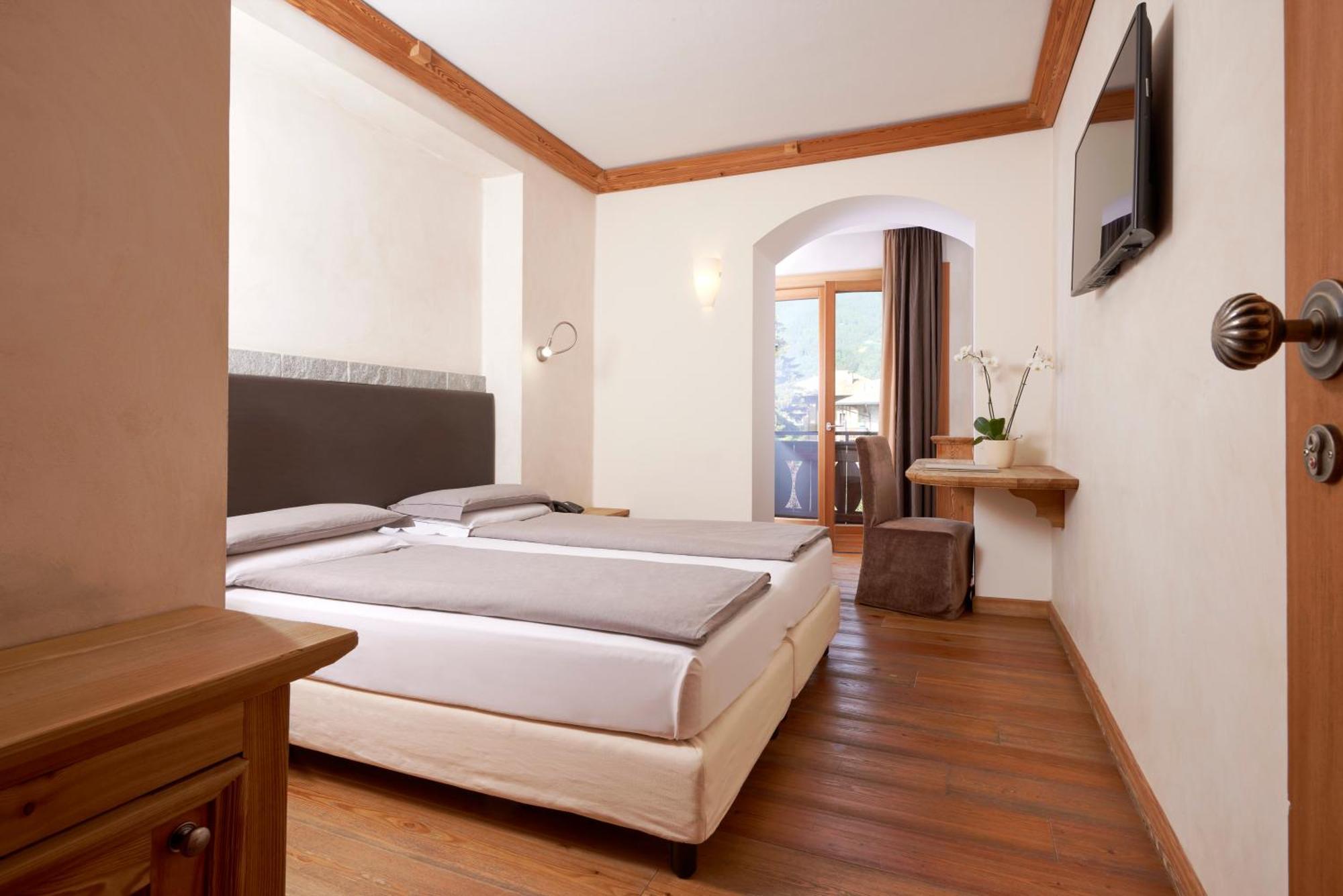 Standard Doppel-/Zweibettzimmer mit Balkon