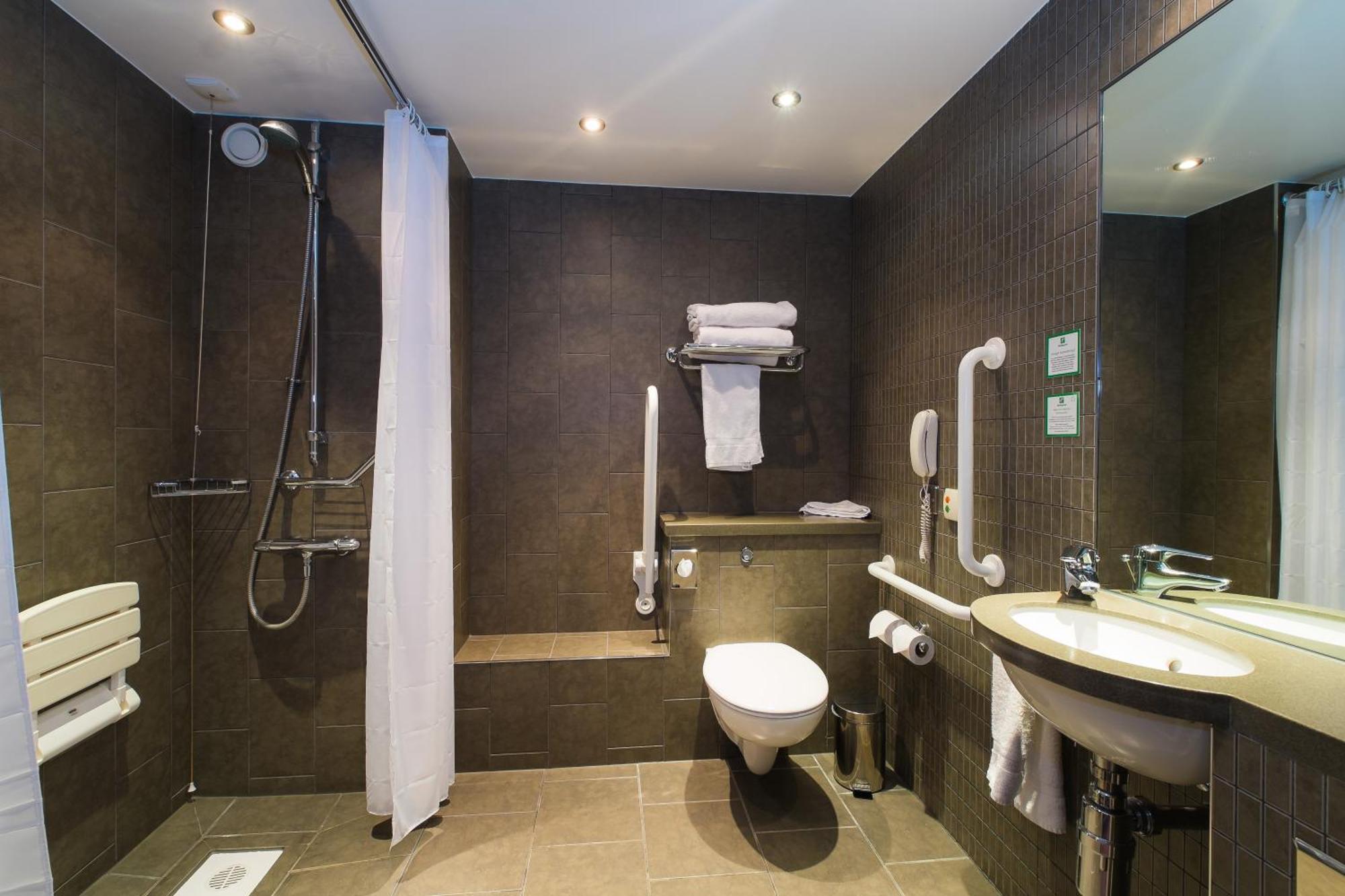 Standard Queen Room - Disability Access