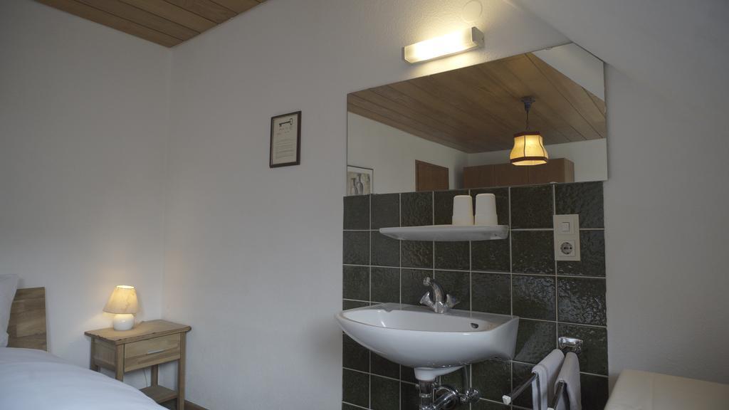 Doppelzimmer mit Gemeinschafts-WC