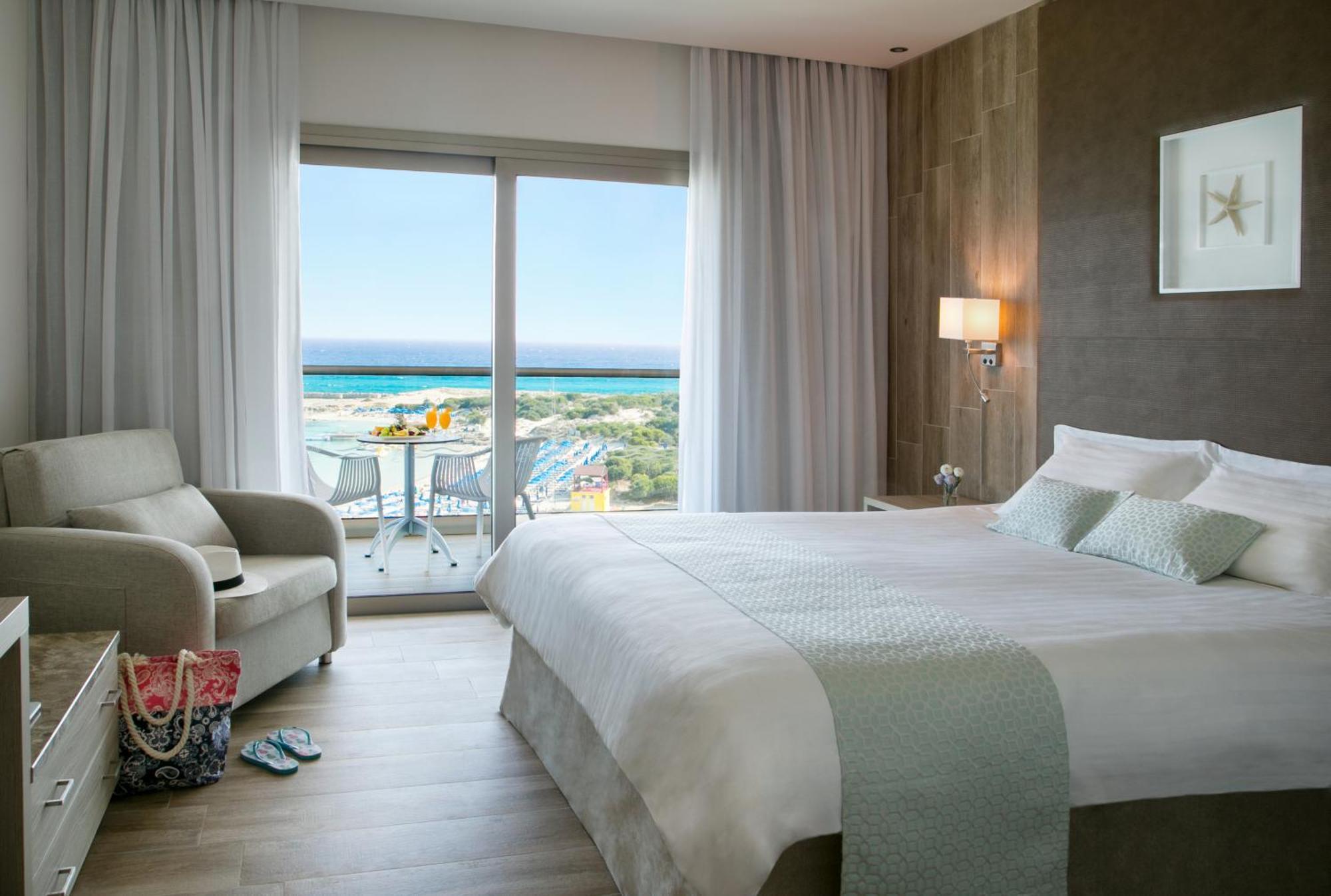 Superior Double or Twin Room Front Sea View