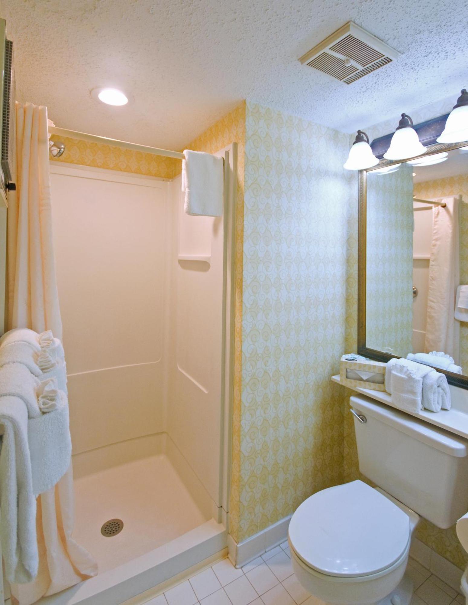Oceanfront One Bedroom Queen Condo,162525486:JPEG