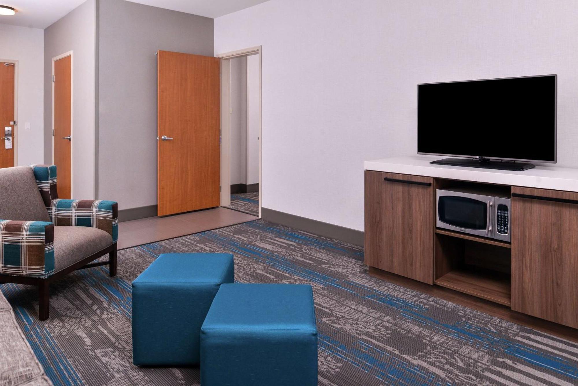 Suite Junior con cama extragrande y zona de estar