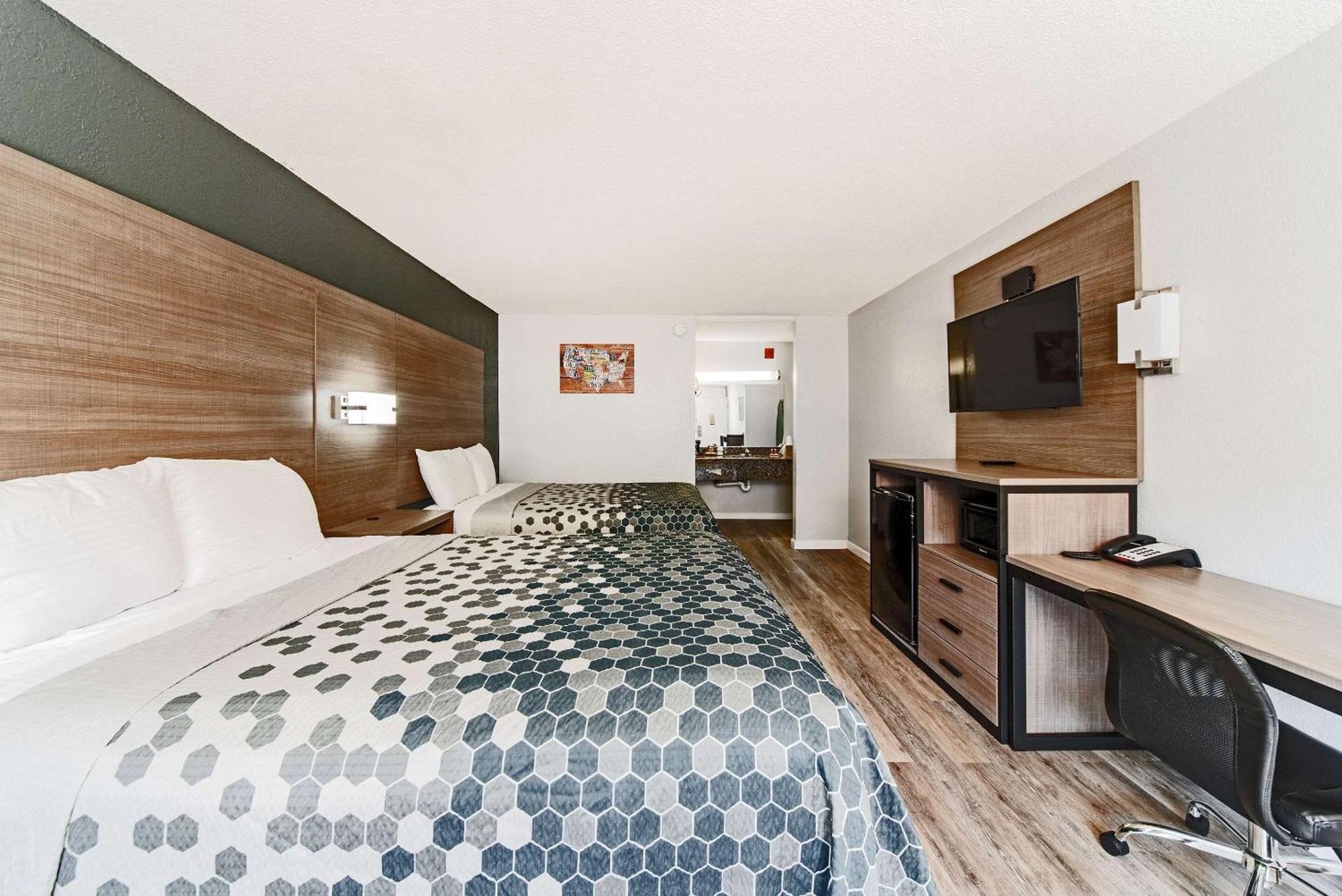 Queen Room with Two Queen Beds - Non-Smoking