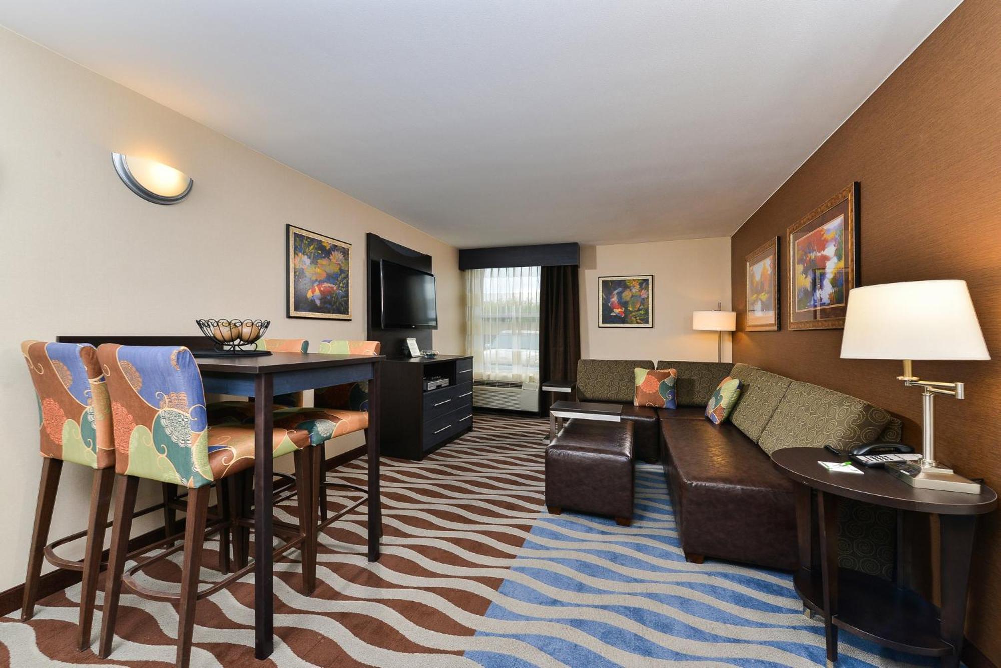 One-Bedroom King Suite