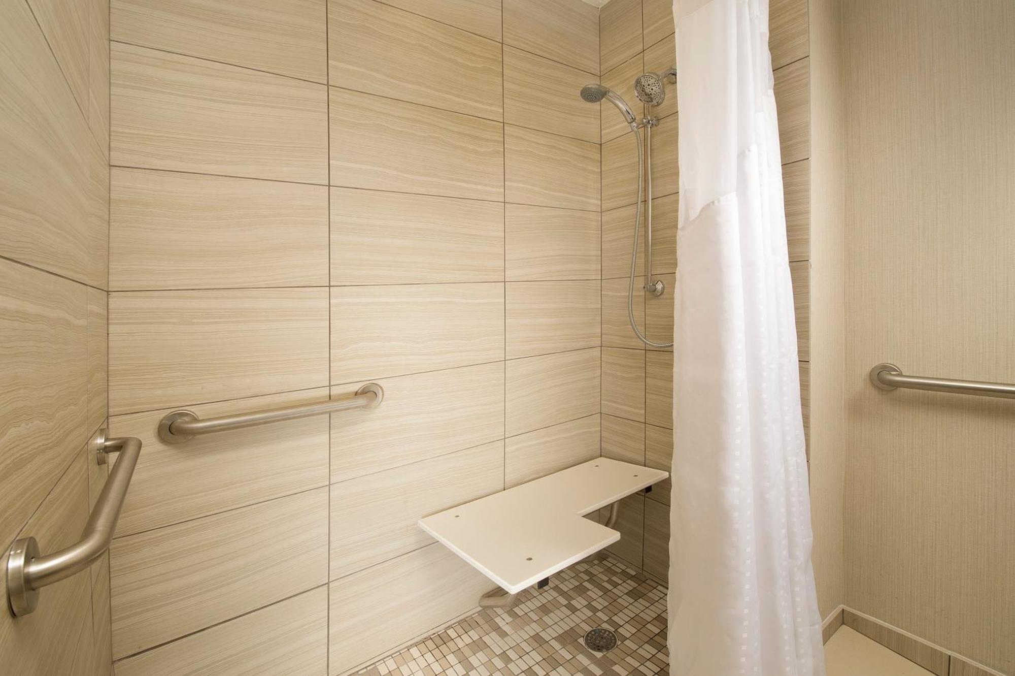 King Room Mobility Access Tub Non-Smoking