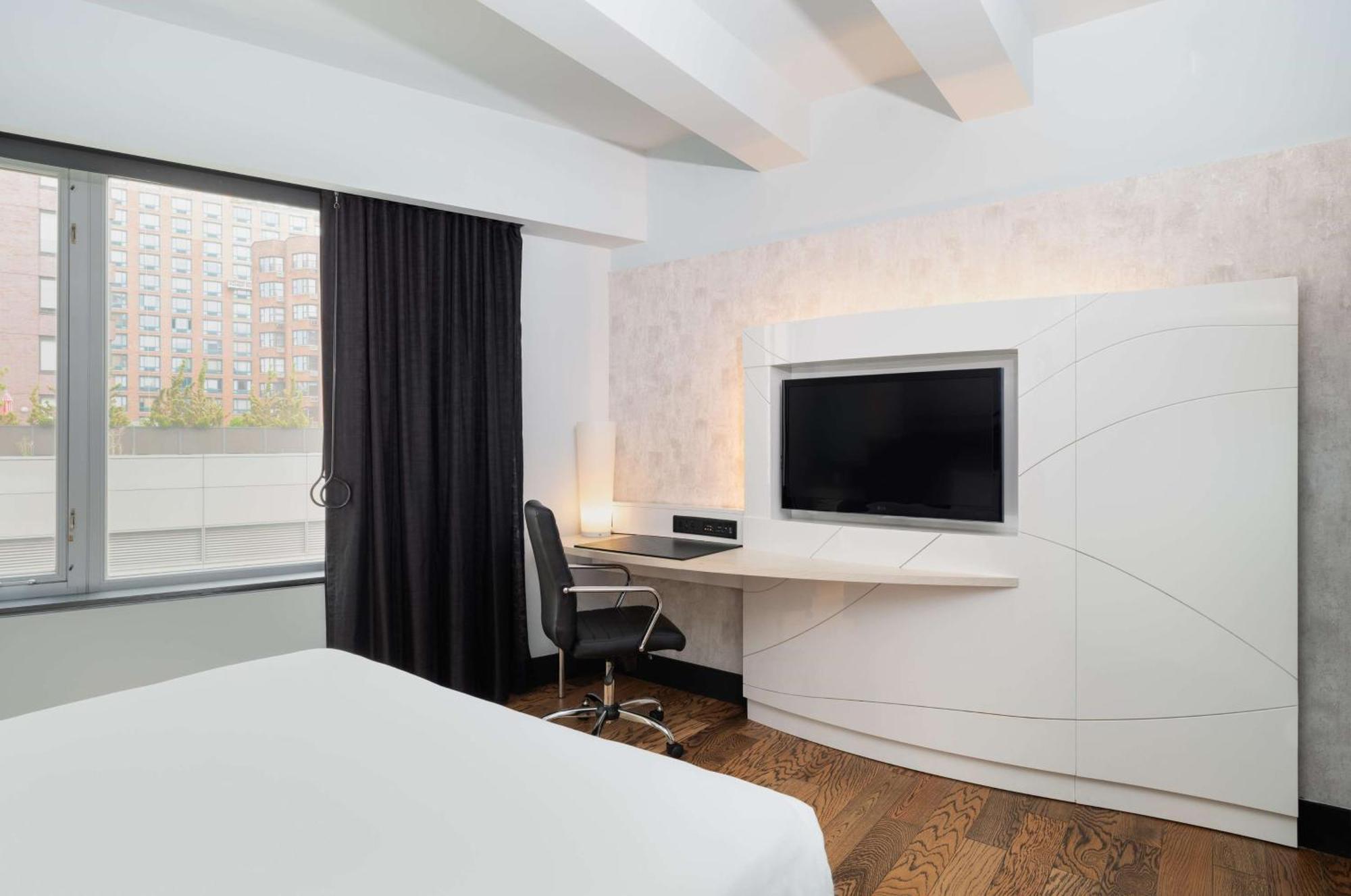 Habitación con cama extragrande y ducha adaptada - Adaptada para personas de movilidad reducida