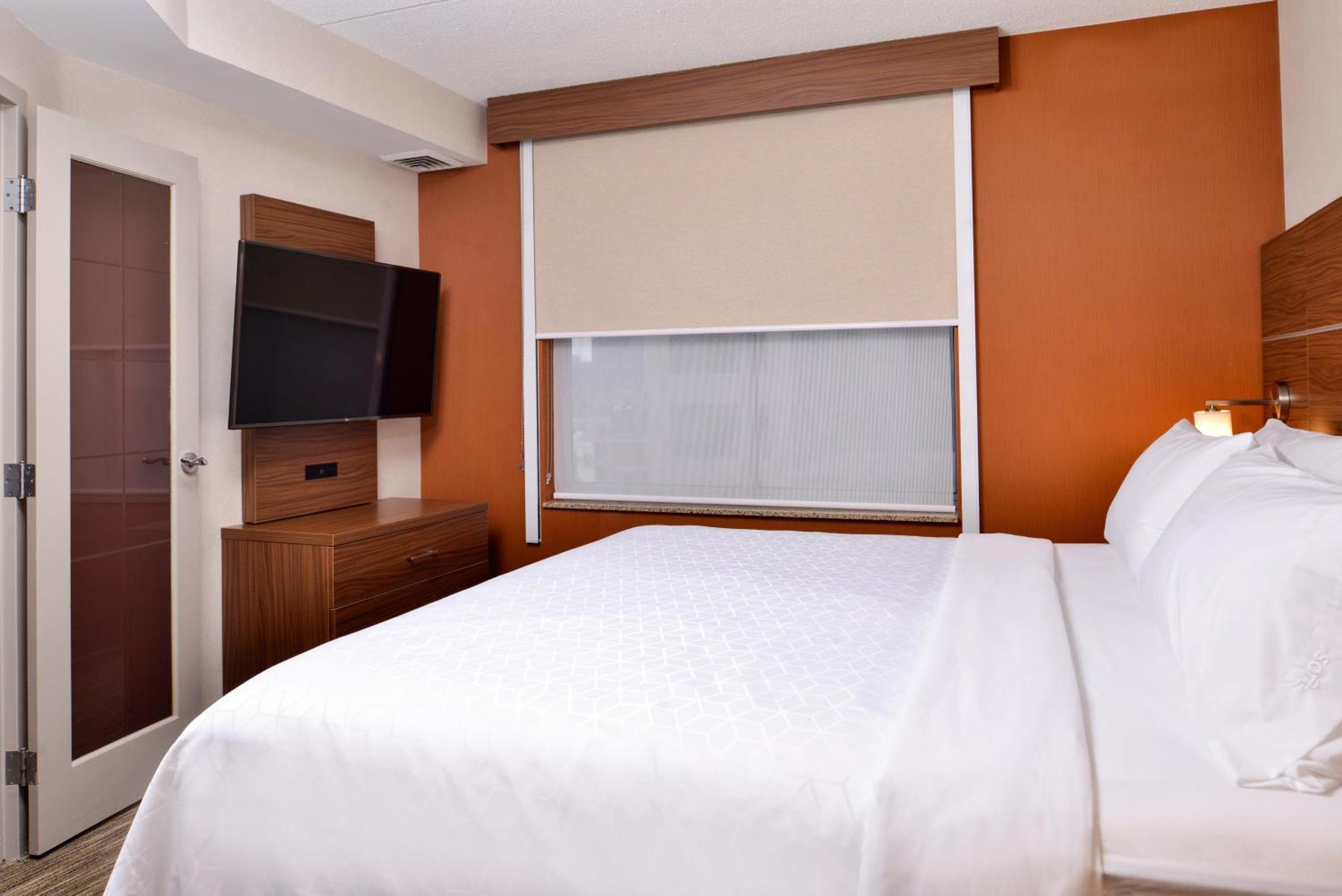 One-Bedroom King Suite