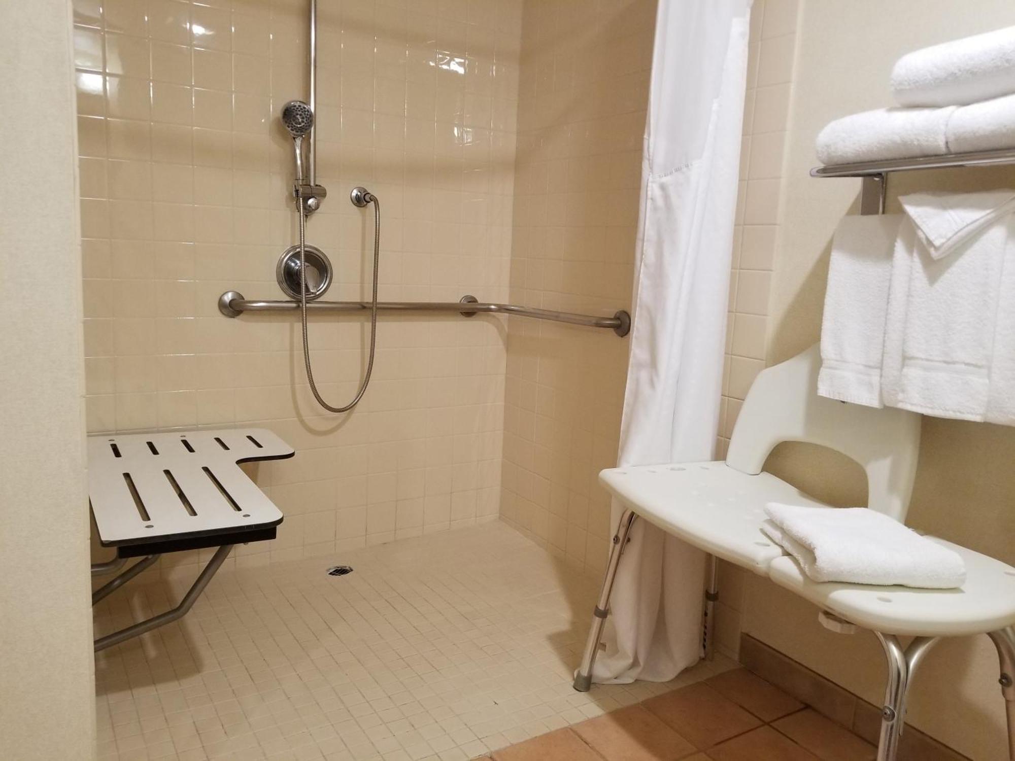 Habitación Doble Estándar con ducha accesible en silla de ruedas - Adaptada para personas con movilidad reducida