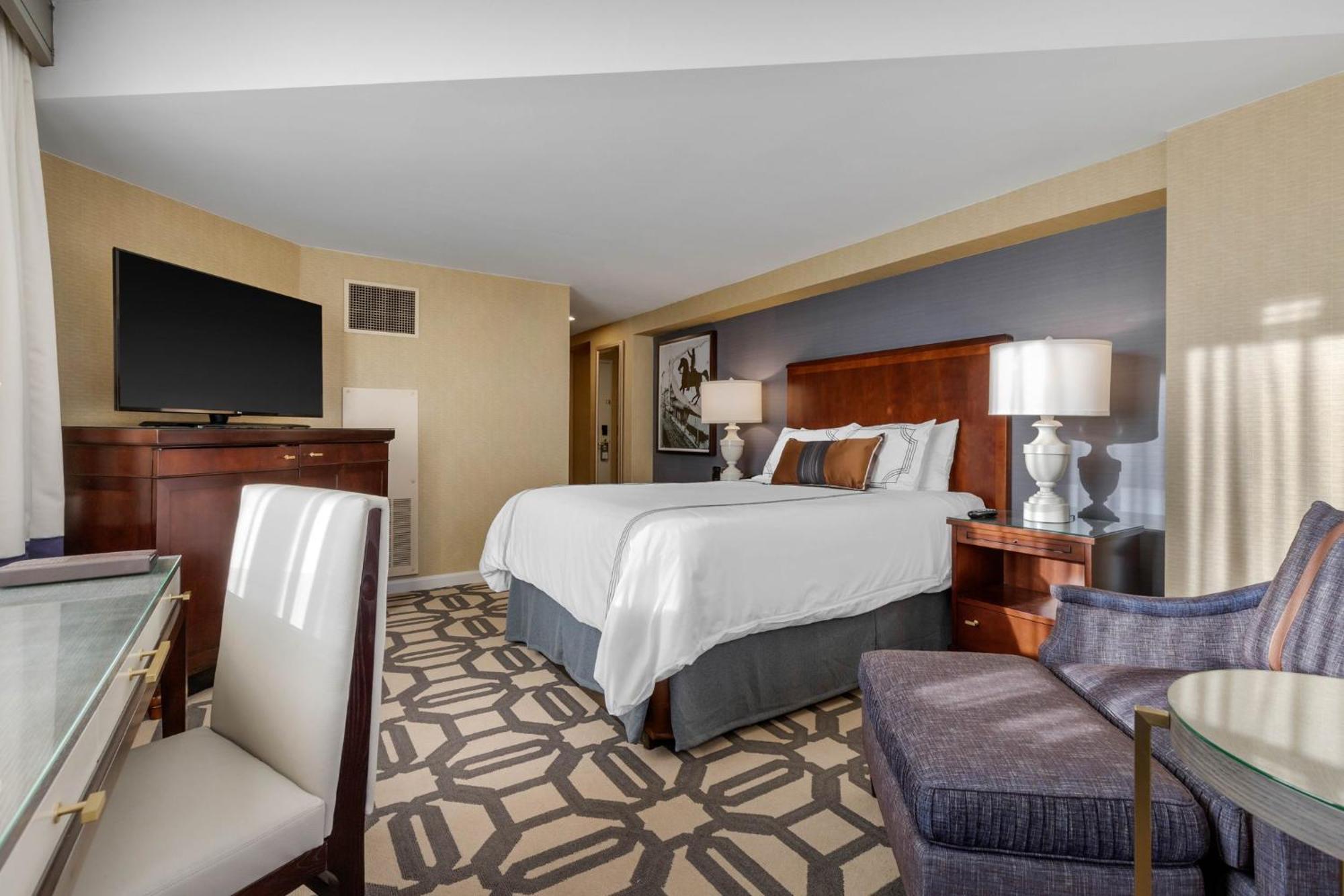 Premier Luxury Room 1 Queen Bed