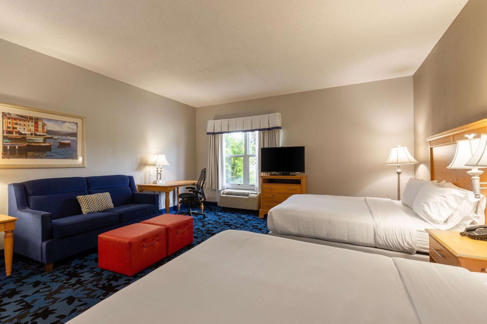 Queen Studio Suite with Two Queen Beds and Sofa Bed - Non-Smoking