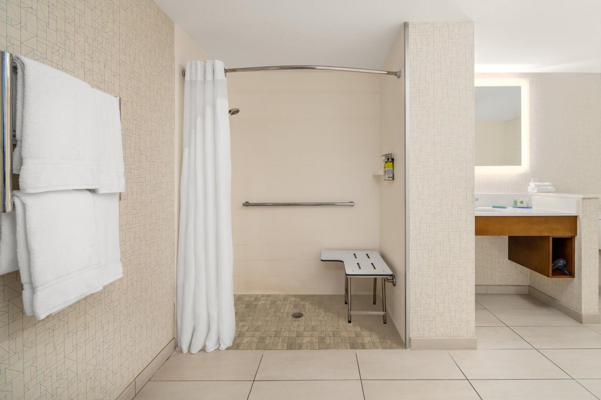 Habitación con ducha a ras de suelo - Adaptada para personas con discapacidad auditiva - No fumadores - 2 camas grandes