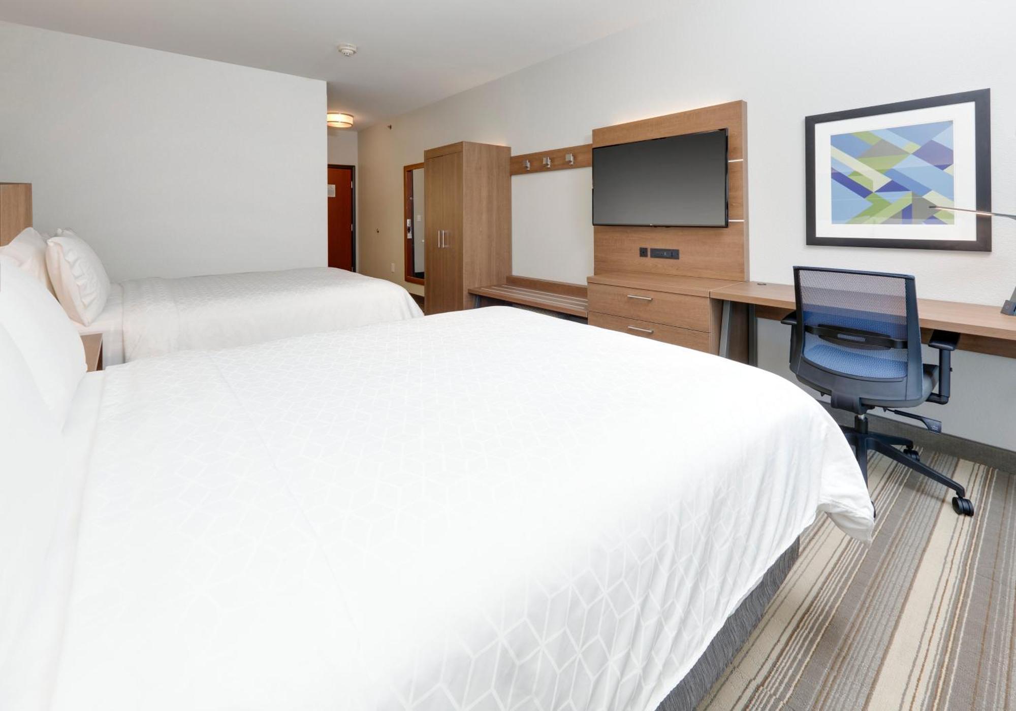 Standard Queen Room with Two Queen Beds - Communications Accessible