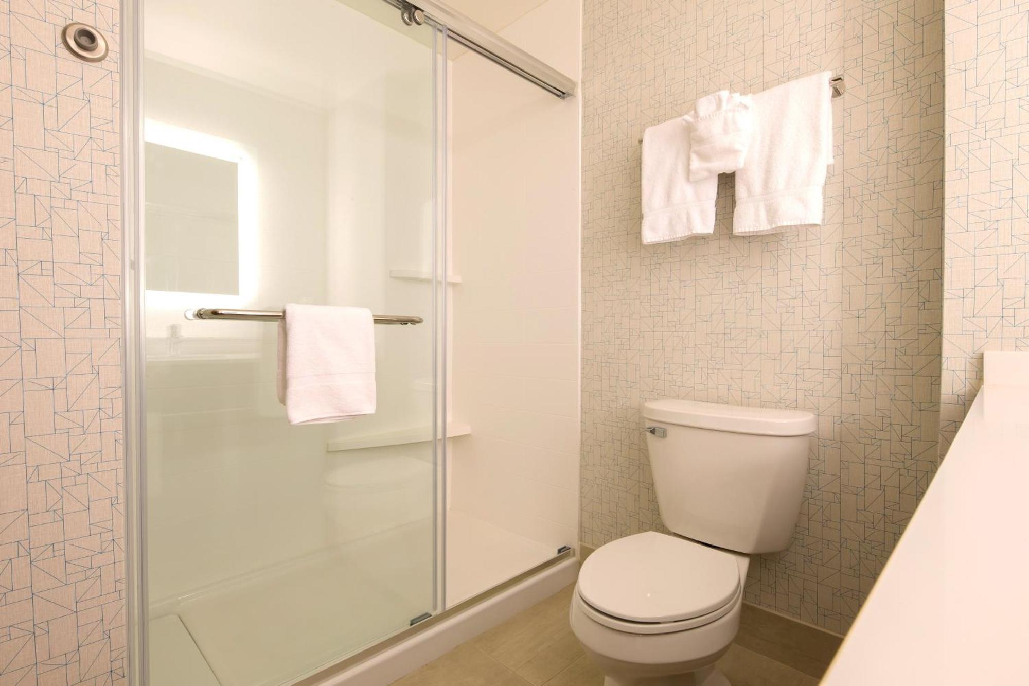One-Bedroom King Suite