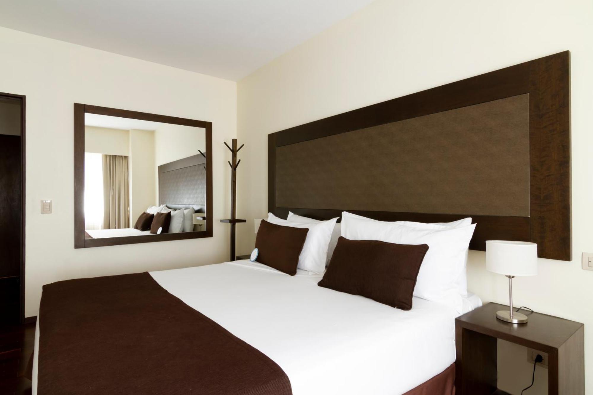 Deluxe Master Suite
