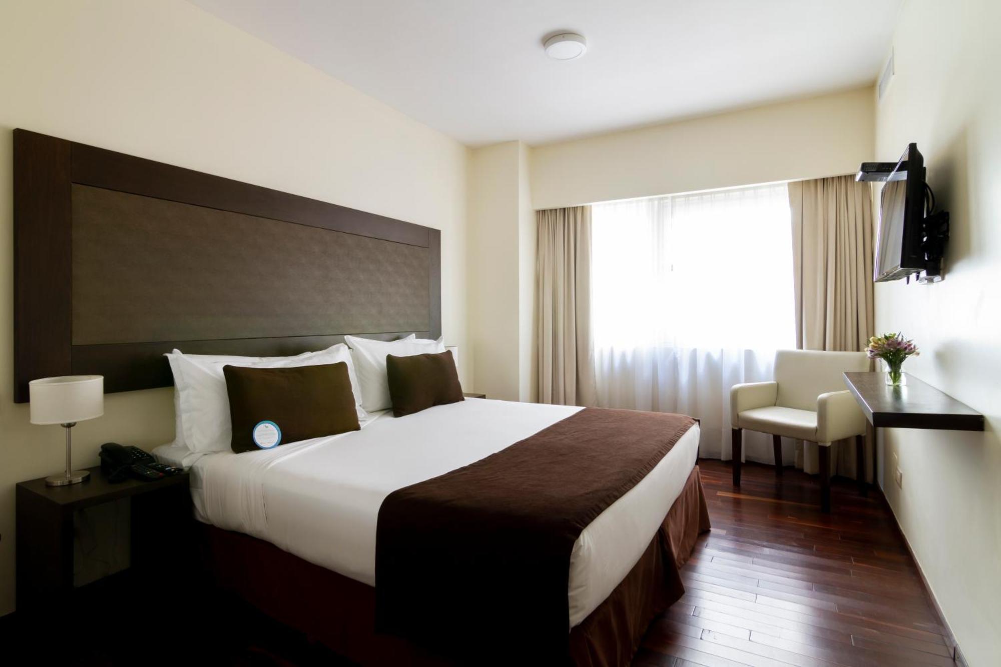 Deluxe Master Suite