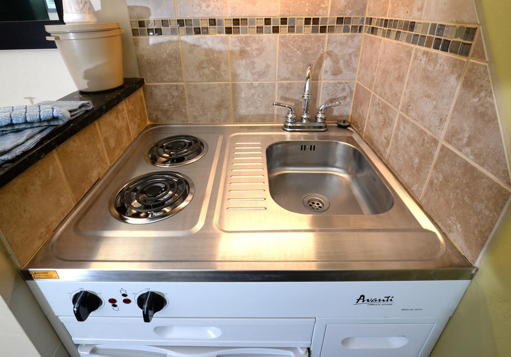 Kitchenette Room