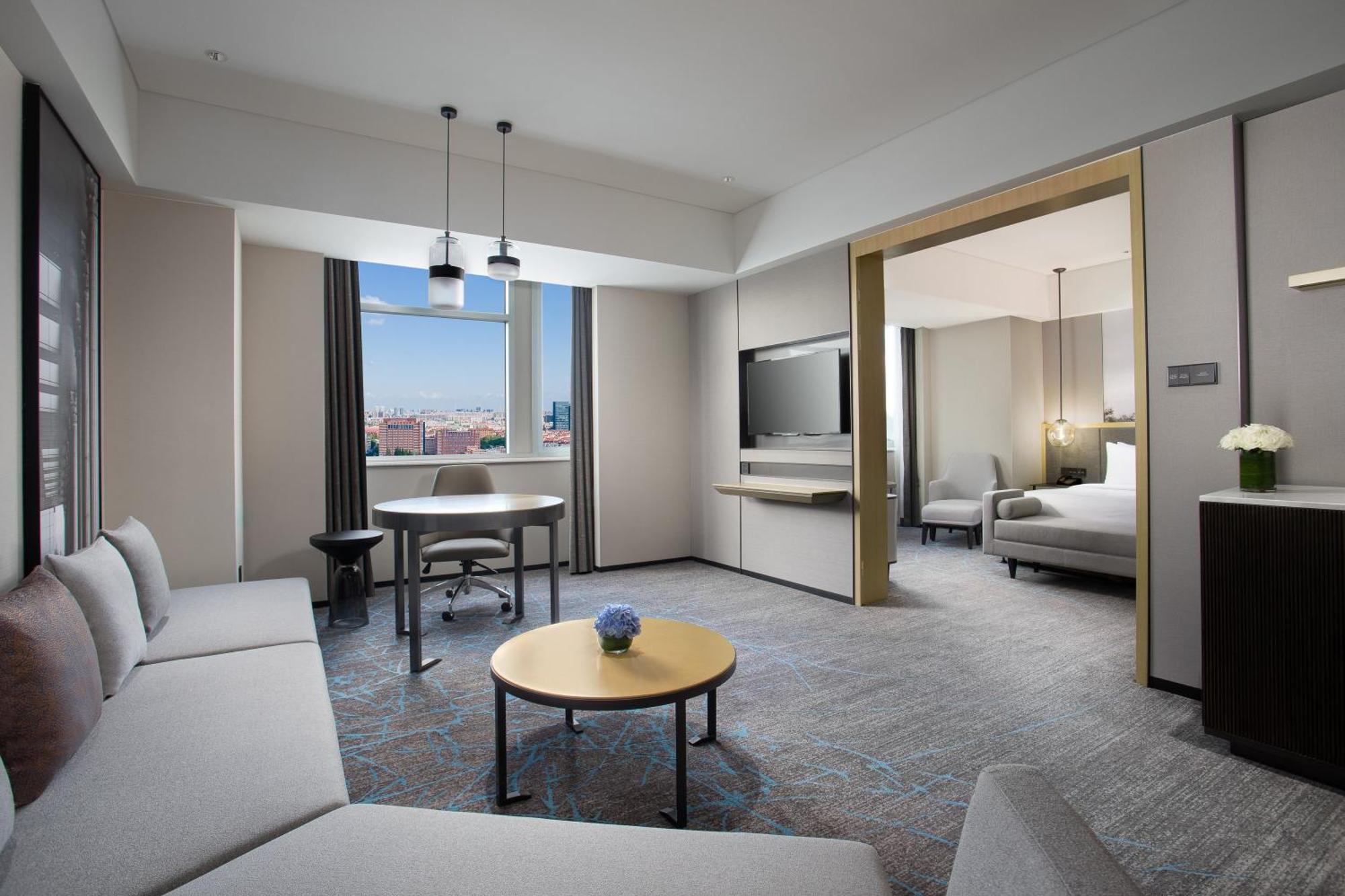 1 King bed Crowne Plaza Suite
