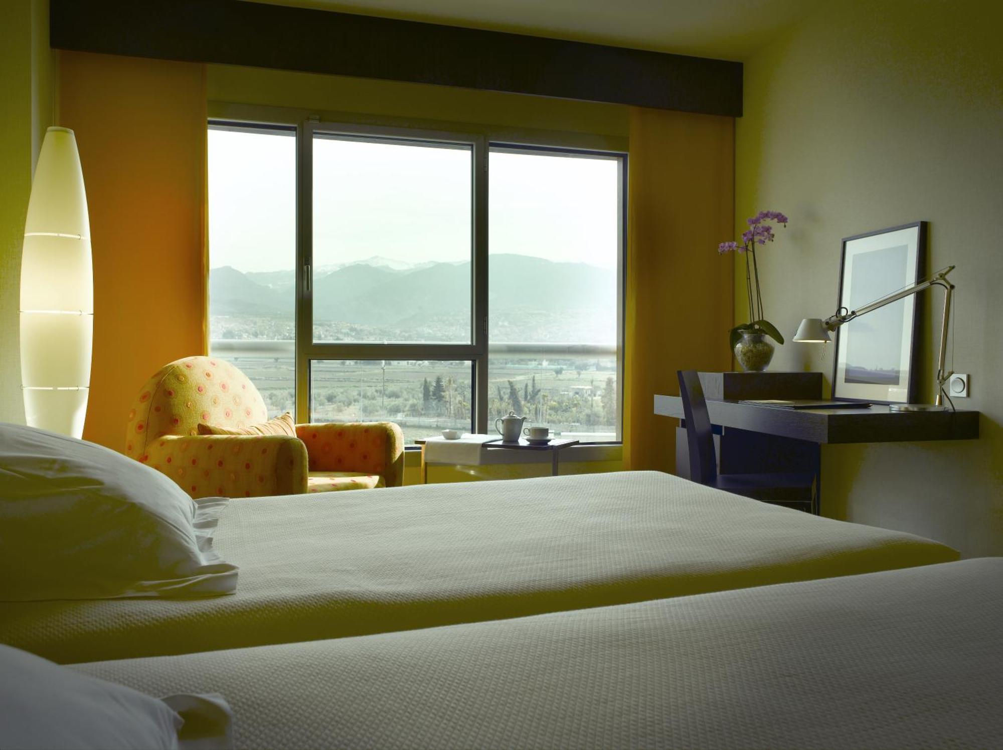 Twin Room with Extra Bed (2 Adults + 1 Child),1207848199:JPEG
