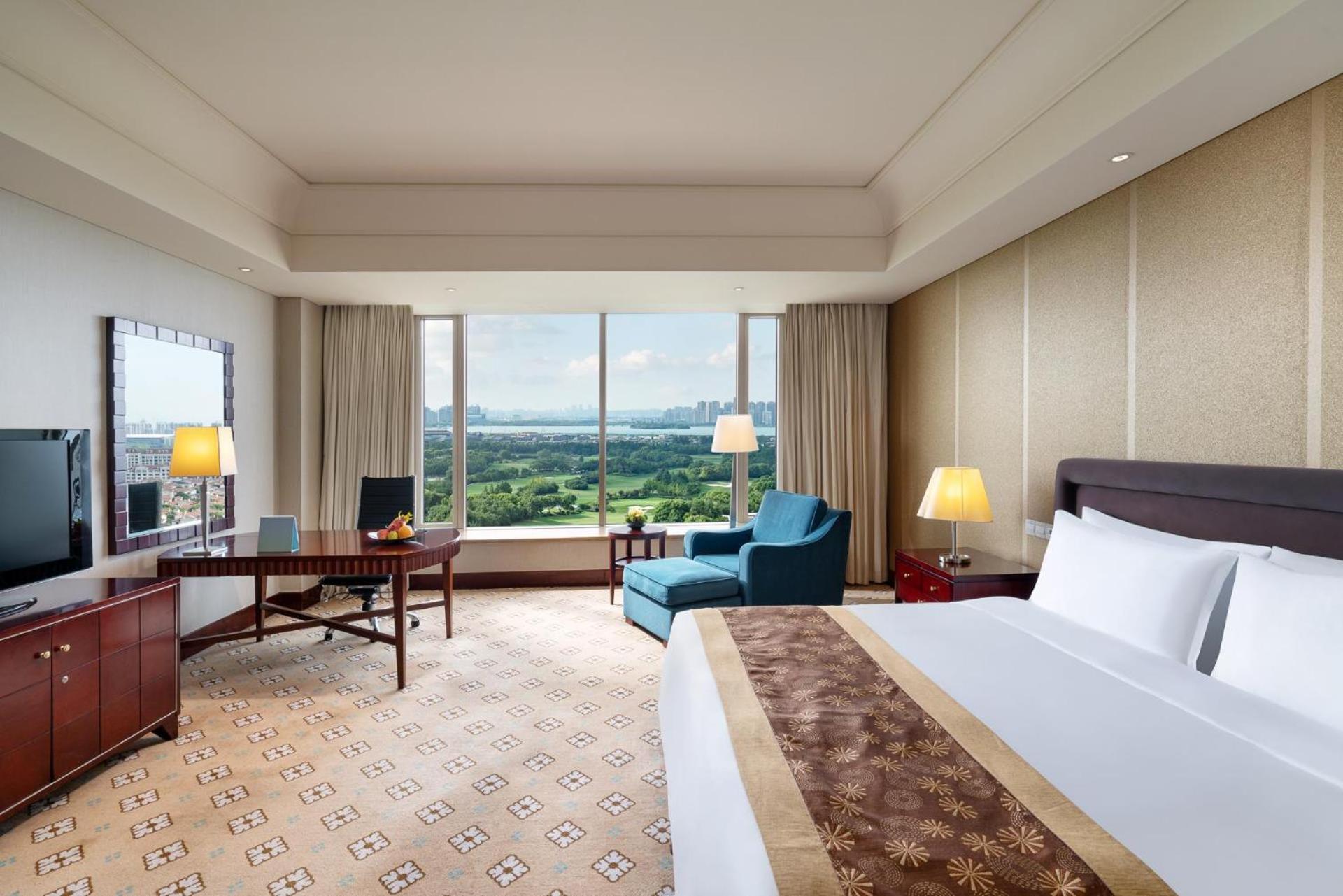 Executive Golf View King Room