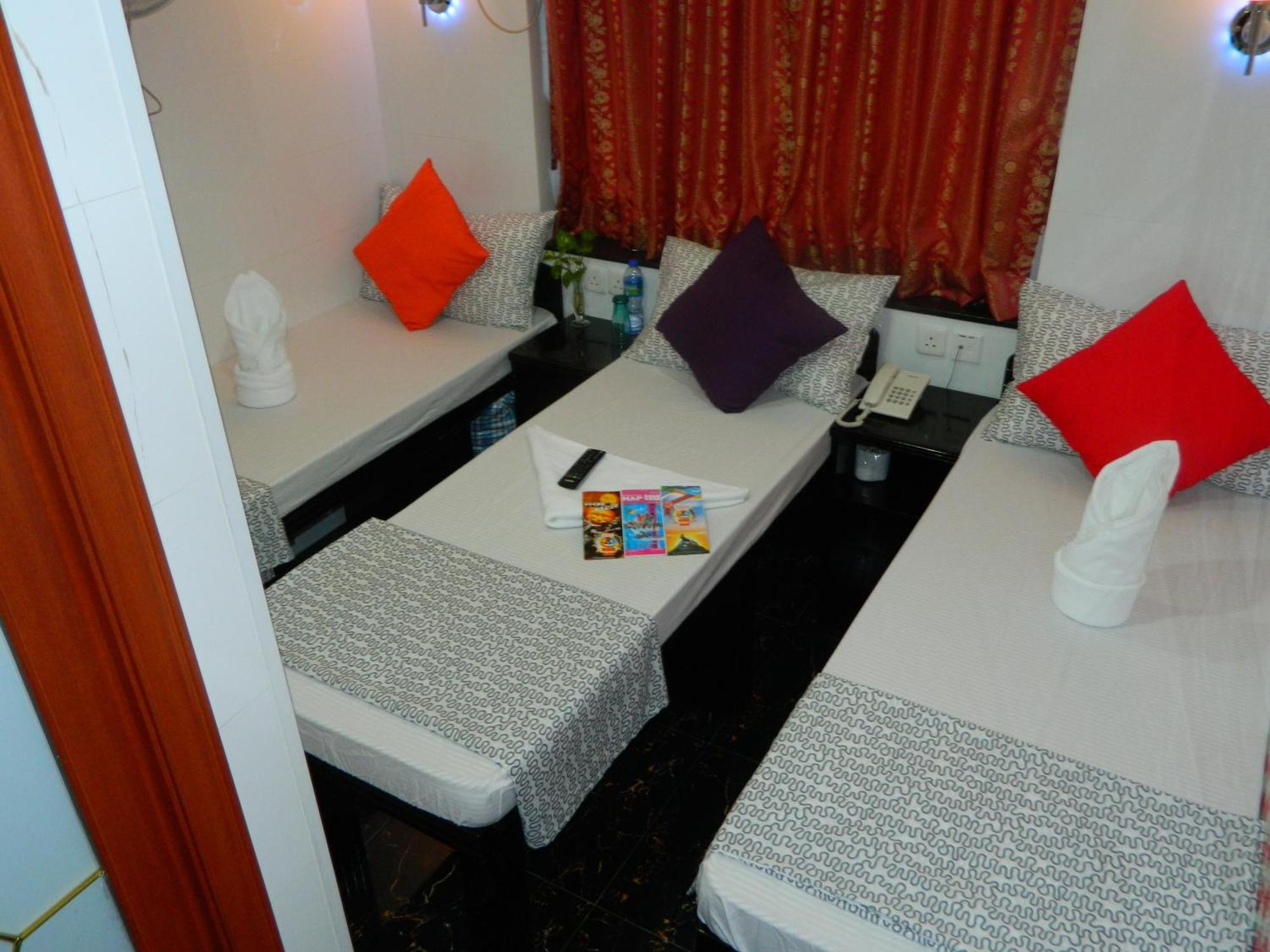 Triple Room 3 Single Beds