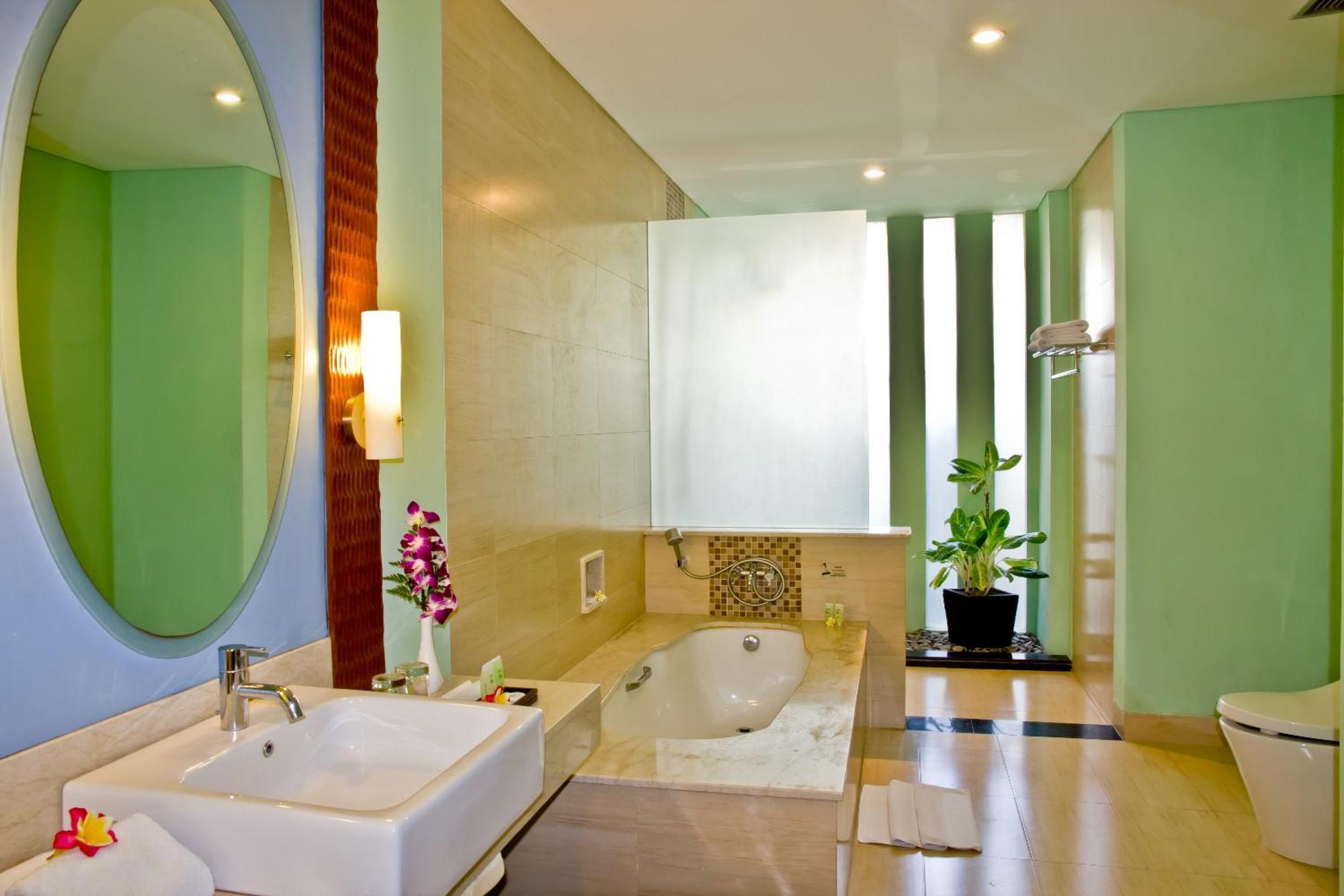 Suite Pool View